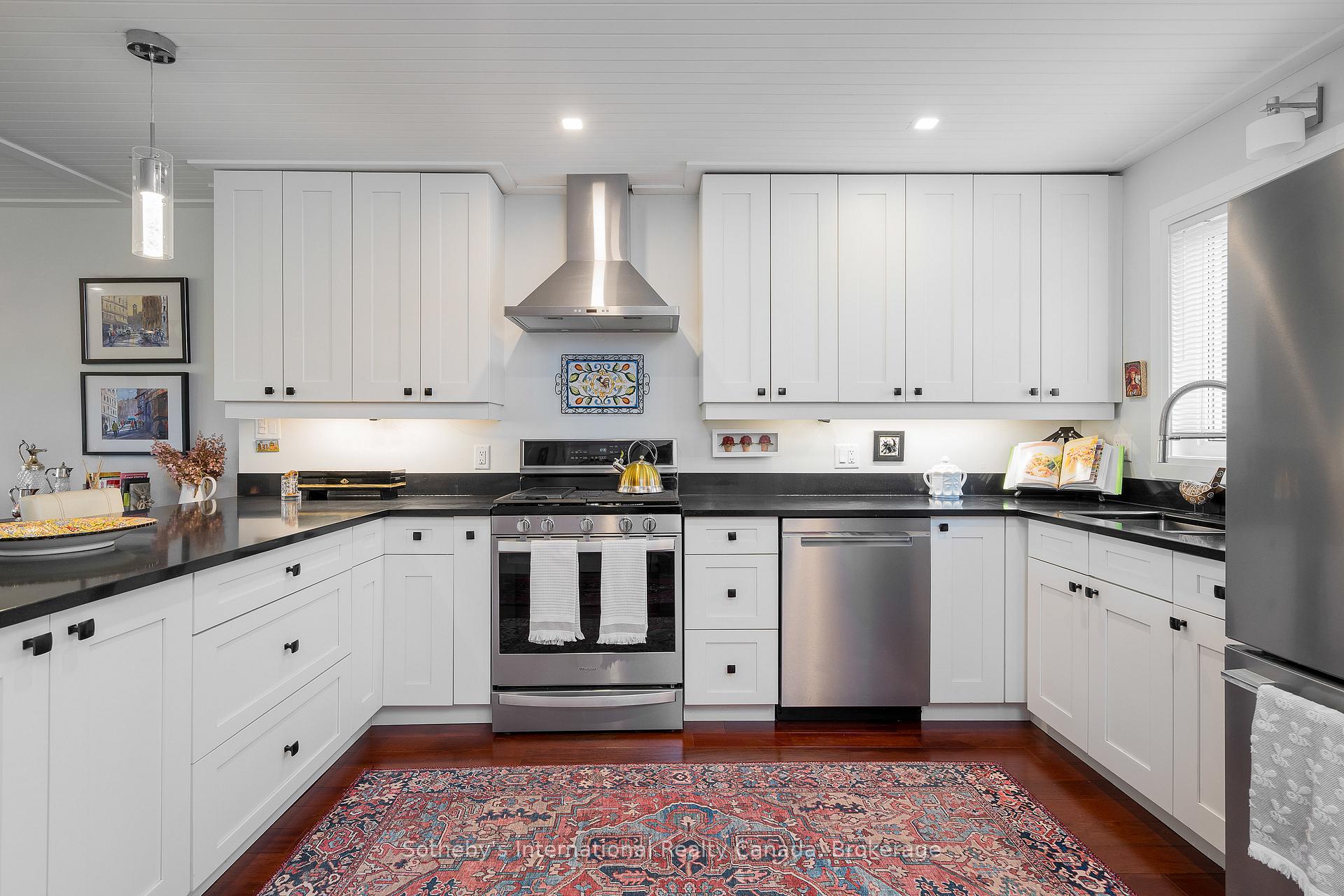 Photo 4 of 565 Oxbow Crescent, Collingwood — HOMEH