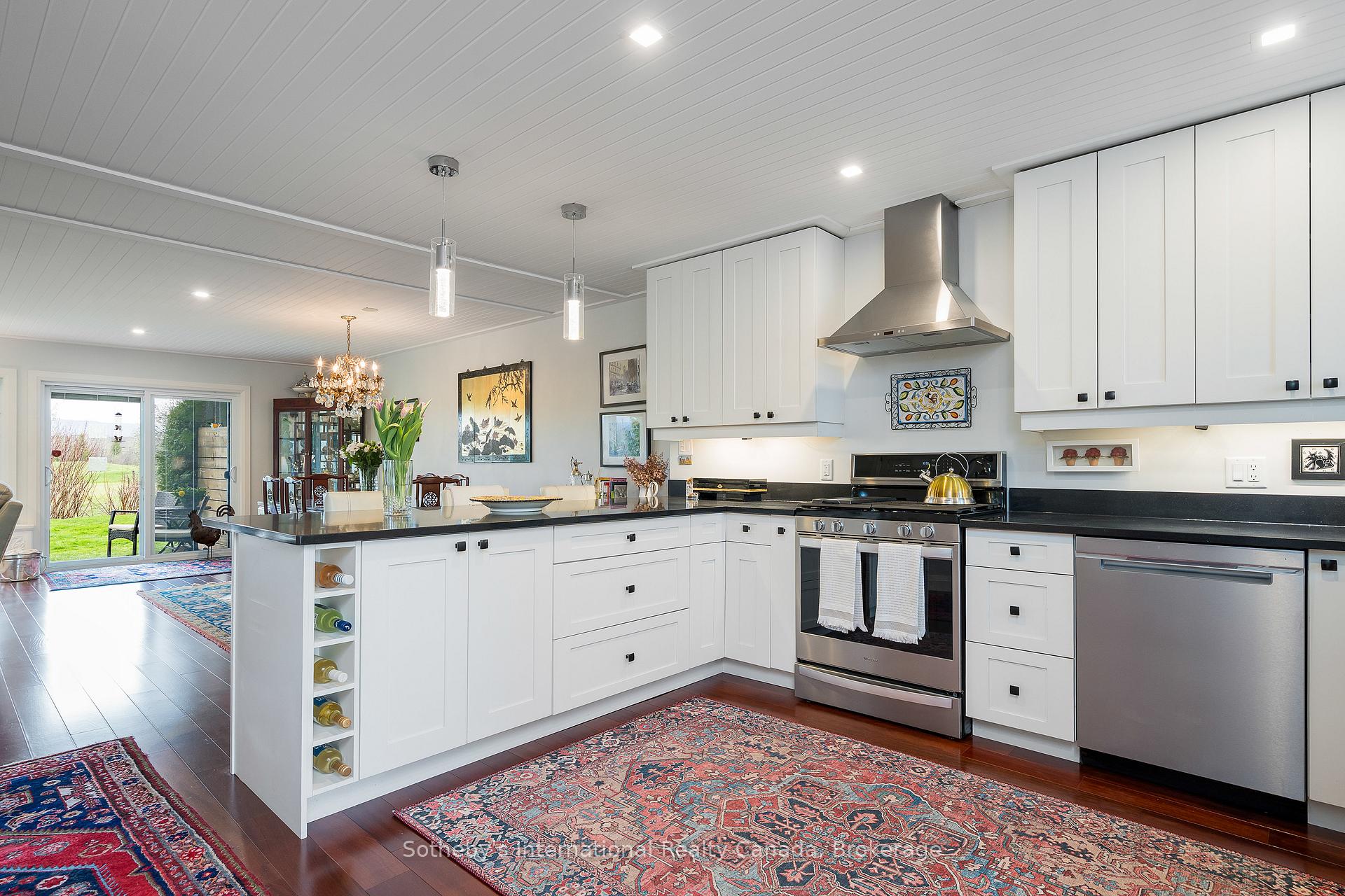 Photo 5 of 565 Oxbow Crescent, Collingwood — HOMEH
