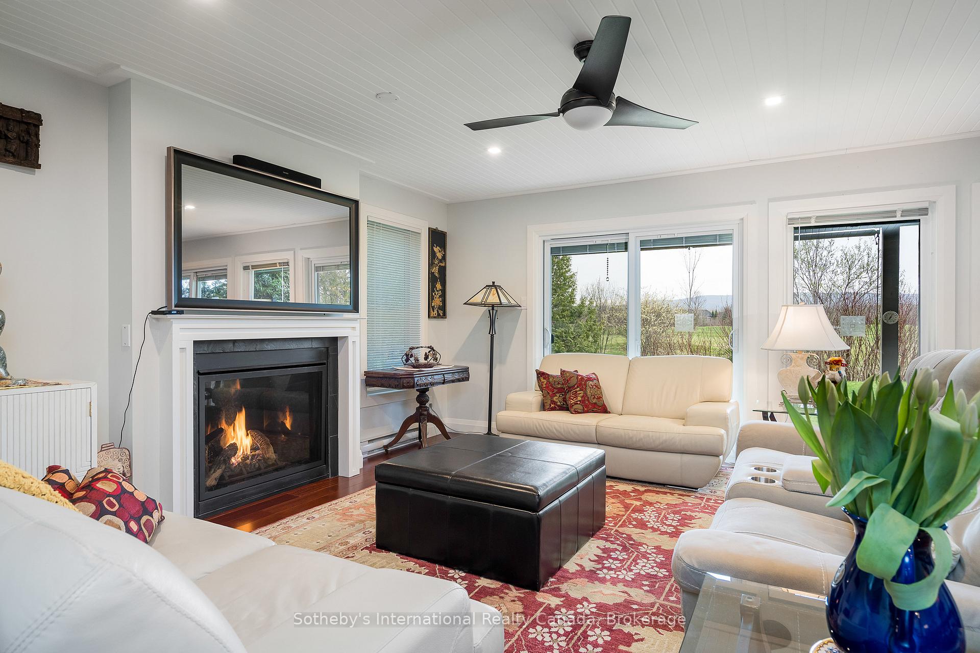 Photo 8 of 565 Oxbow Crescent, Collingwood — HOMEH