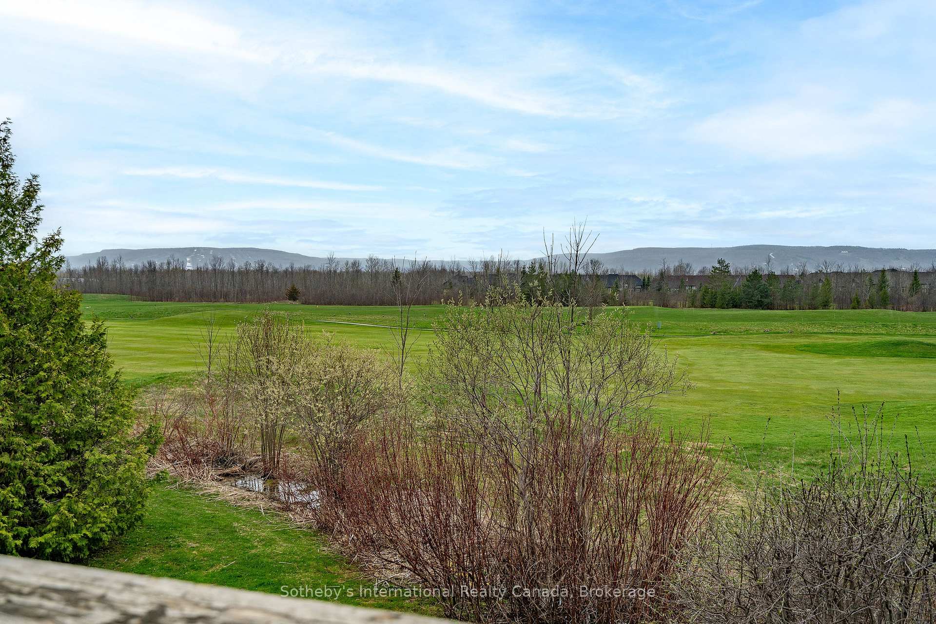 Photo 33 of 565 Oxbow Crescent, Collingwood — HOMEH