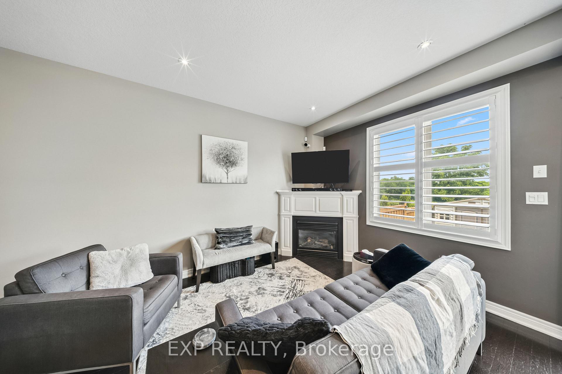 Photo 10 of 22 Madonna Drive, Hamilton, Carpenter — HOMEH