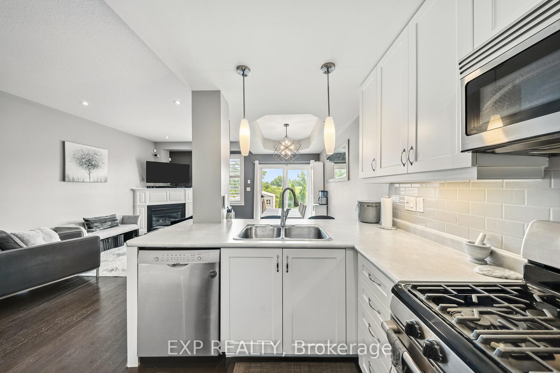 Photo 14 of 22 Madonna Drive, Hamilton, Carpenter — HOMEH