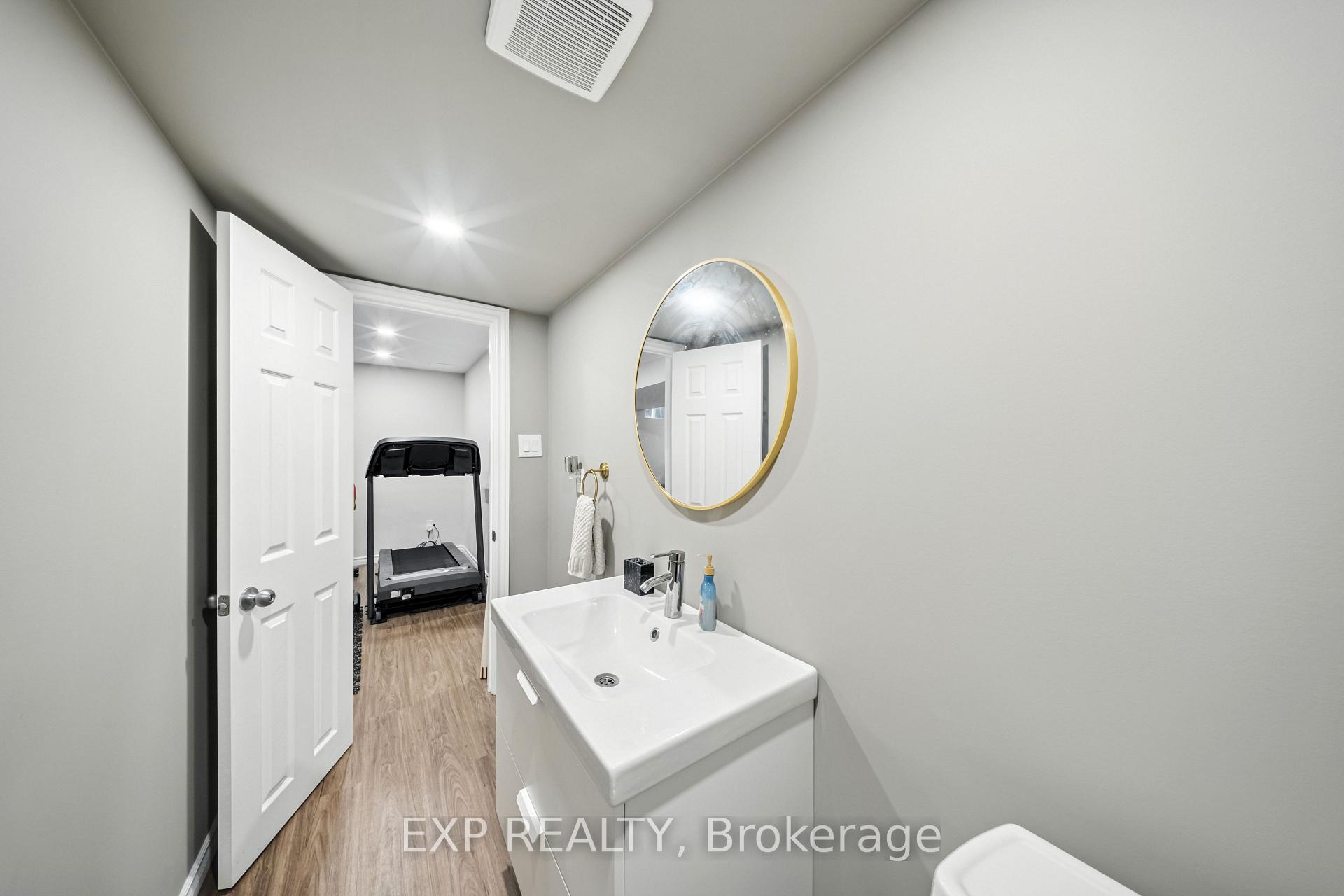 Photo 20 of 22 Madonna Drive, Hamilton, Carpenter — HOMEH