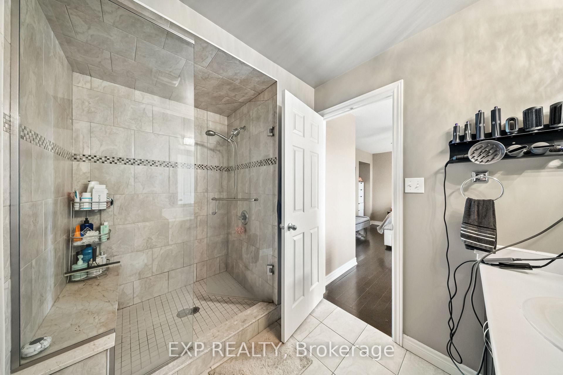 Photo 32 of 22 Madonna Drive, Hamilton, Carpenter — HOMEH