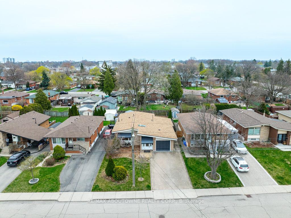 Photo 2 of 59 Purdy Crescent, Hamilton, Greeningdon — HOMEH