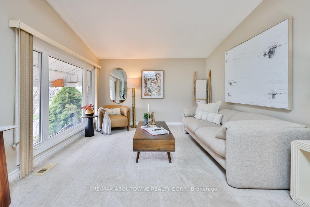 Photo 8 of 59 Purdy Crescent, Hamilton, Greeningdon — HOMEH