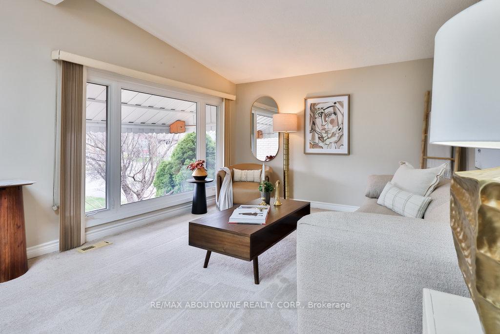 Photo 9 of 59 Purdy Crescent, Hamilton, Greeningdon — HOMEH