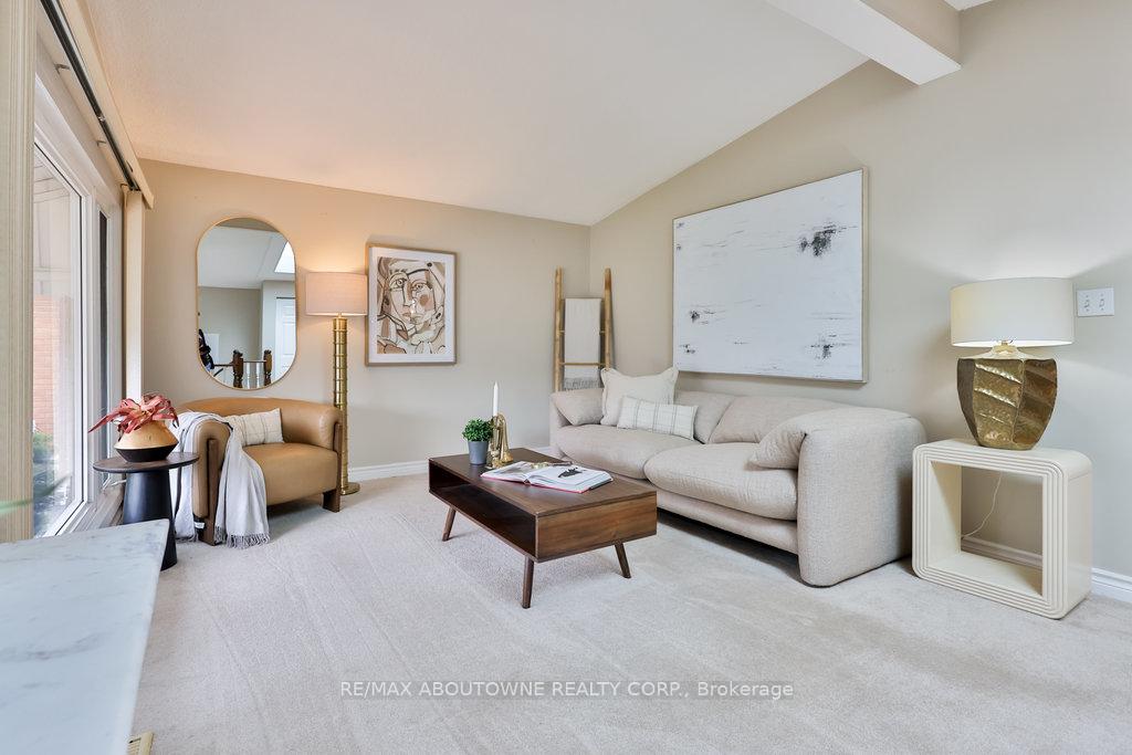 Photo 10 of 59 Purdy Crescent, Hamilton, Greeningdon — HOMEH