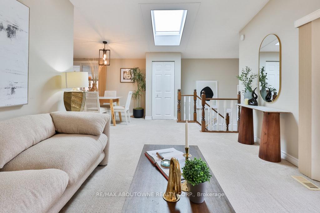 Photo 11 of 59 Purdy Crescent, Hamilton, Greeningdon — HOMEH