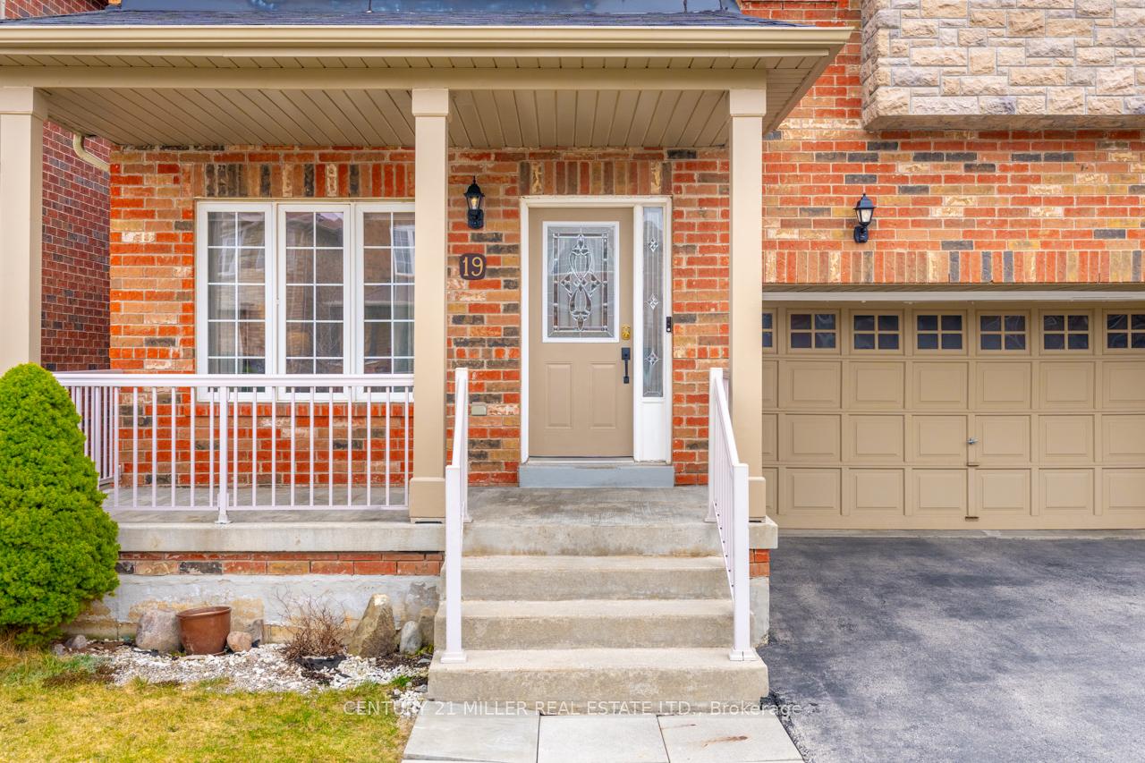 Photo 3 of 19 Owens Road, Brampton, Credit Valley — HOMEH