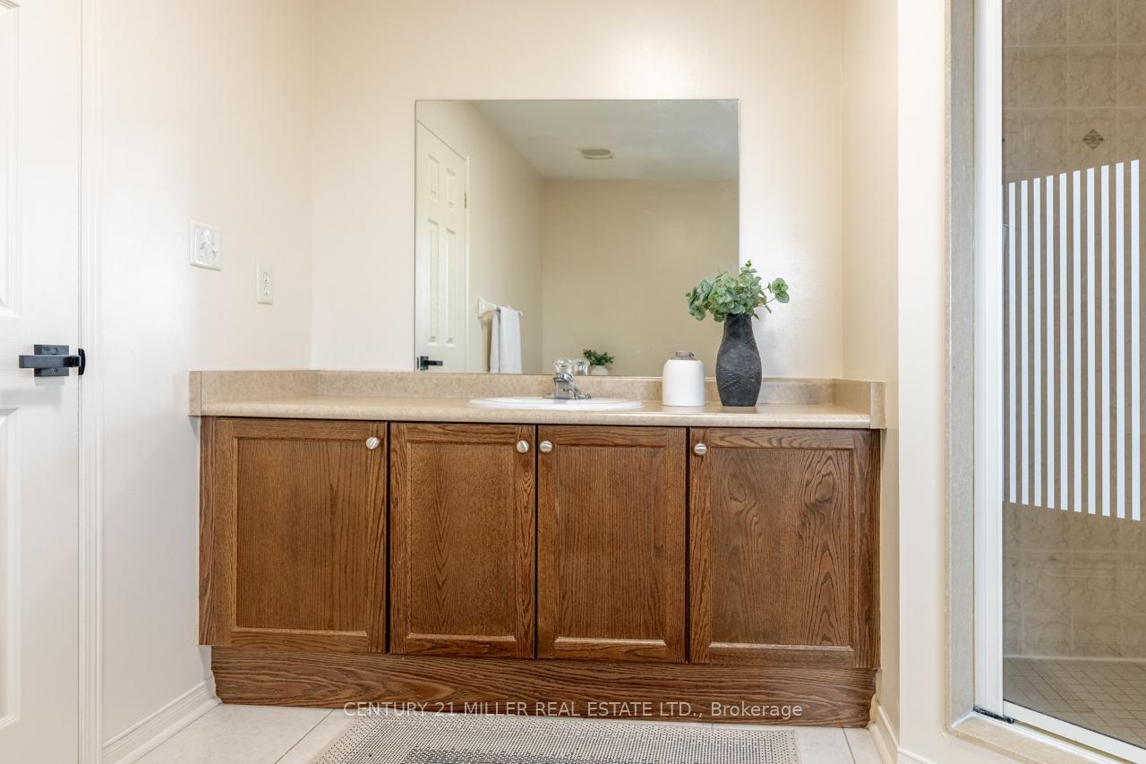 Photo 16 of 19 Owens Road, Brampton, Credit Valley — HOMEH