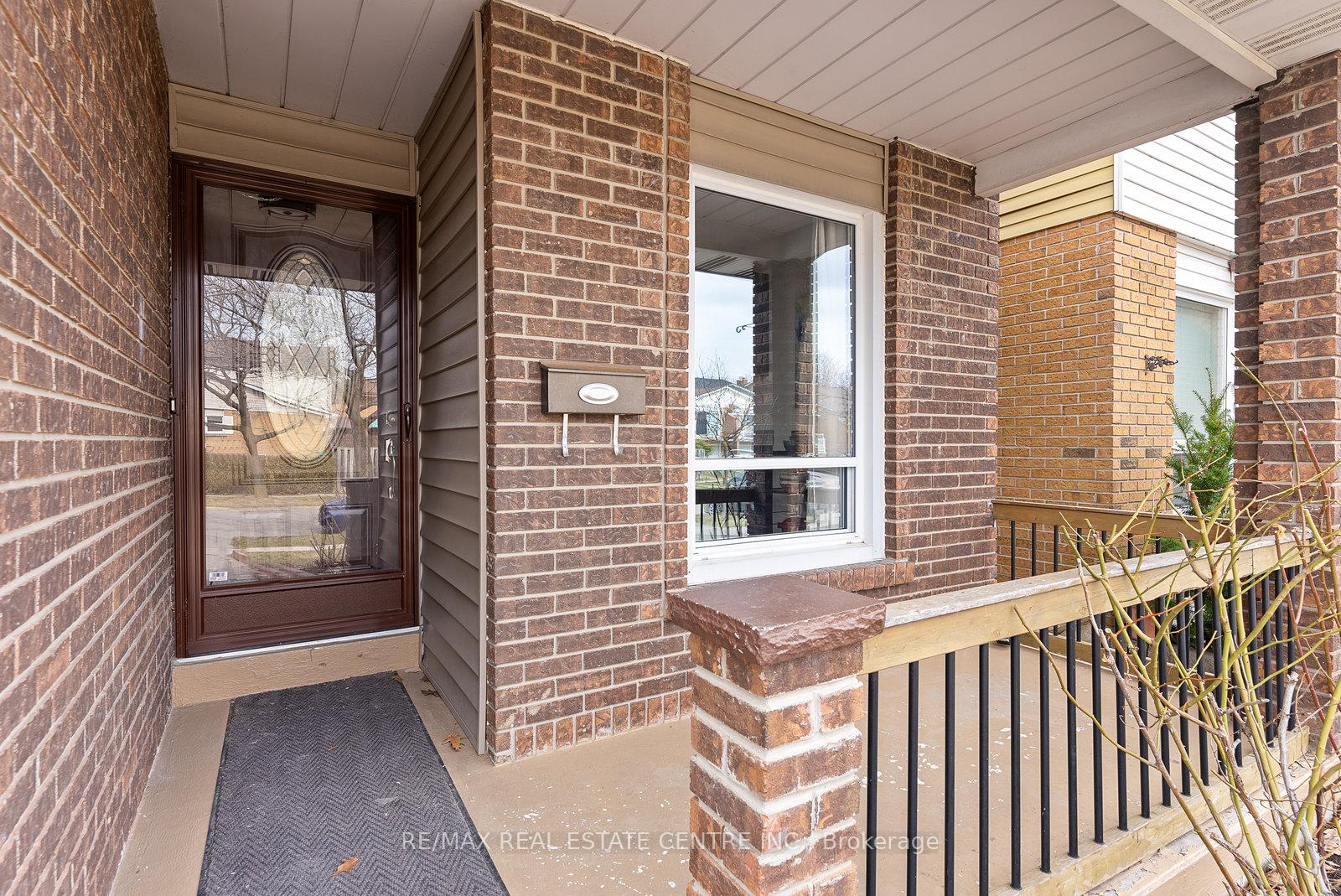 Photo 3 of 82 Simmons Boulevard, Brampton, Madoc — HOMEH
