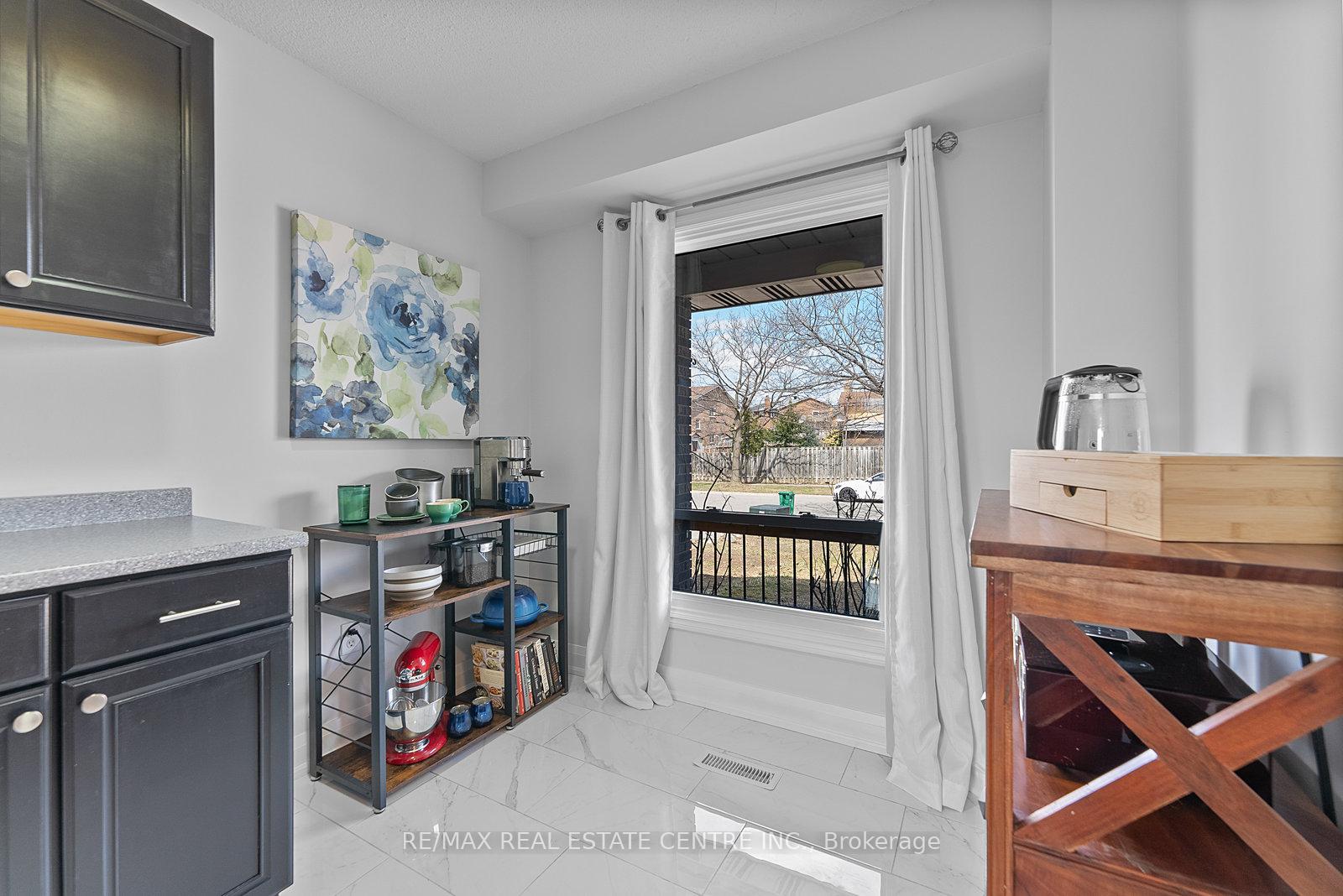 Photo 12 of 82 Simmons Boulevard, Brampton, Madoc — HOMEH