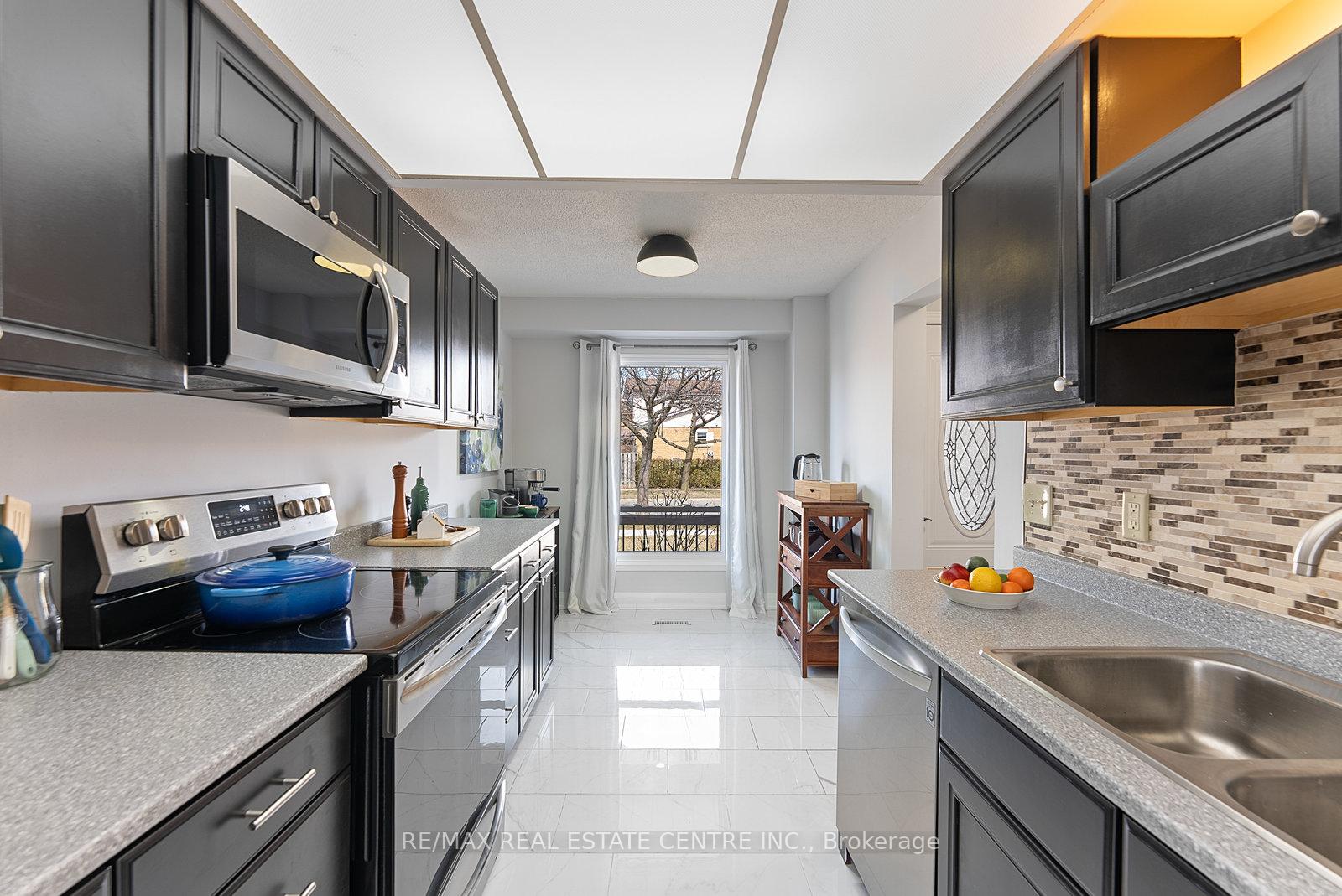 Photo 13 of 82 Simmons Boulevard, Brampton, Madoc — HOMEH