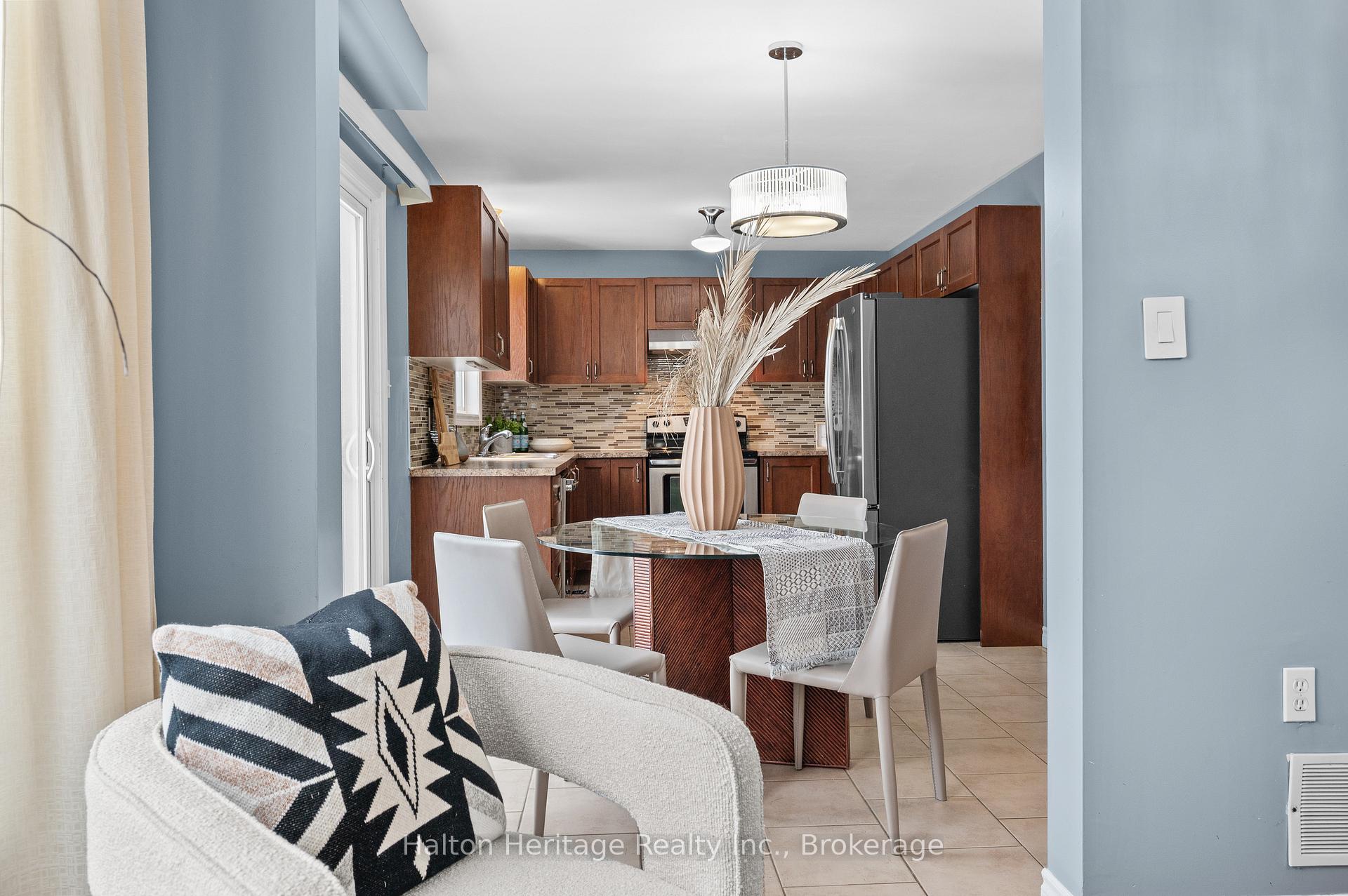 Photo 15 of 100 Thames Way, Hamilton, Mount Hope — HOMEH