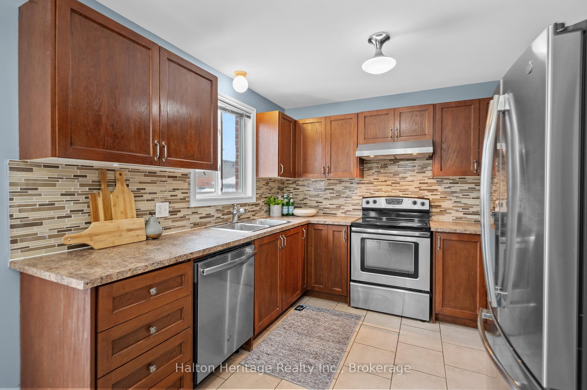 Photo 17 of 100 Thames Way, Hamilton, Mount Hope — HOMEH