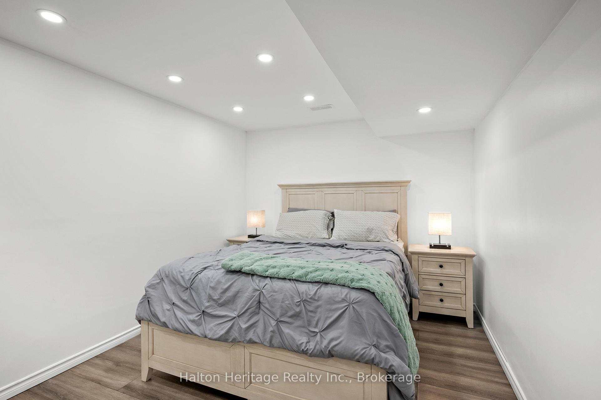 Photo 42 of 100 Thames Way, Hamilton, Mount Hope — HOMEH
