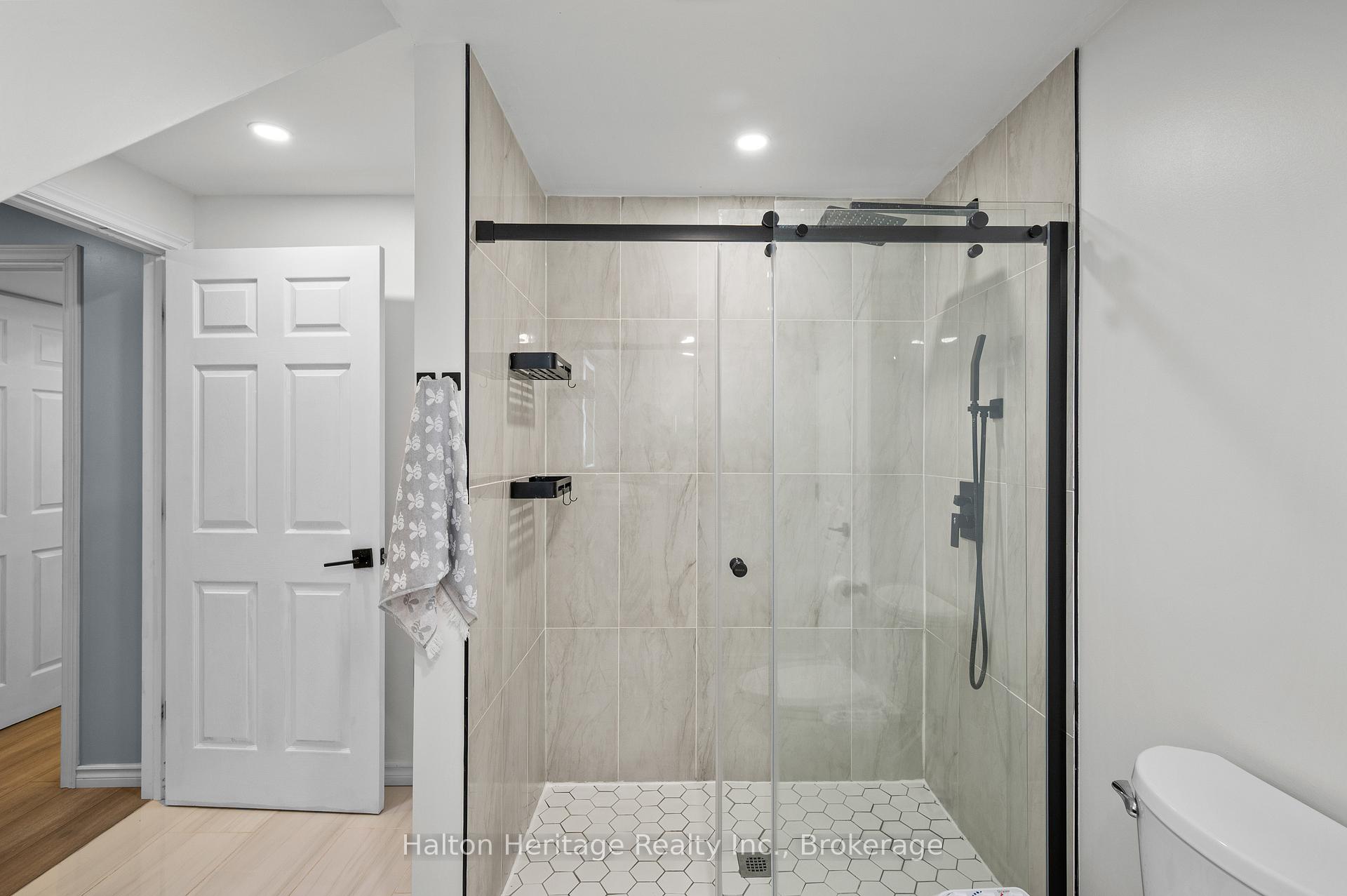 Photo 46 of 100 Thames Way, Hamilton, Mount Hope — HOMEH