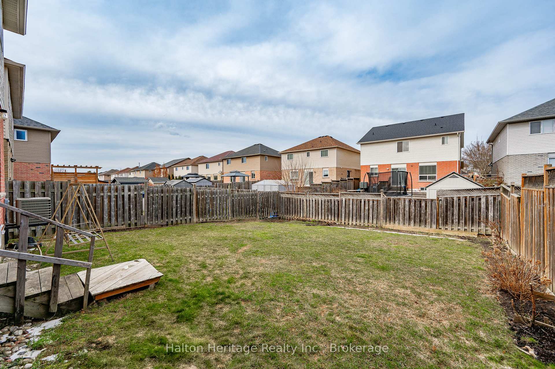 Photo 50 of 100 Thames Way, Hamilton, Mount Hope — HOMEH