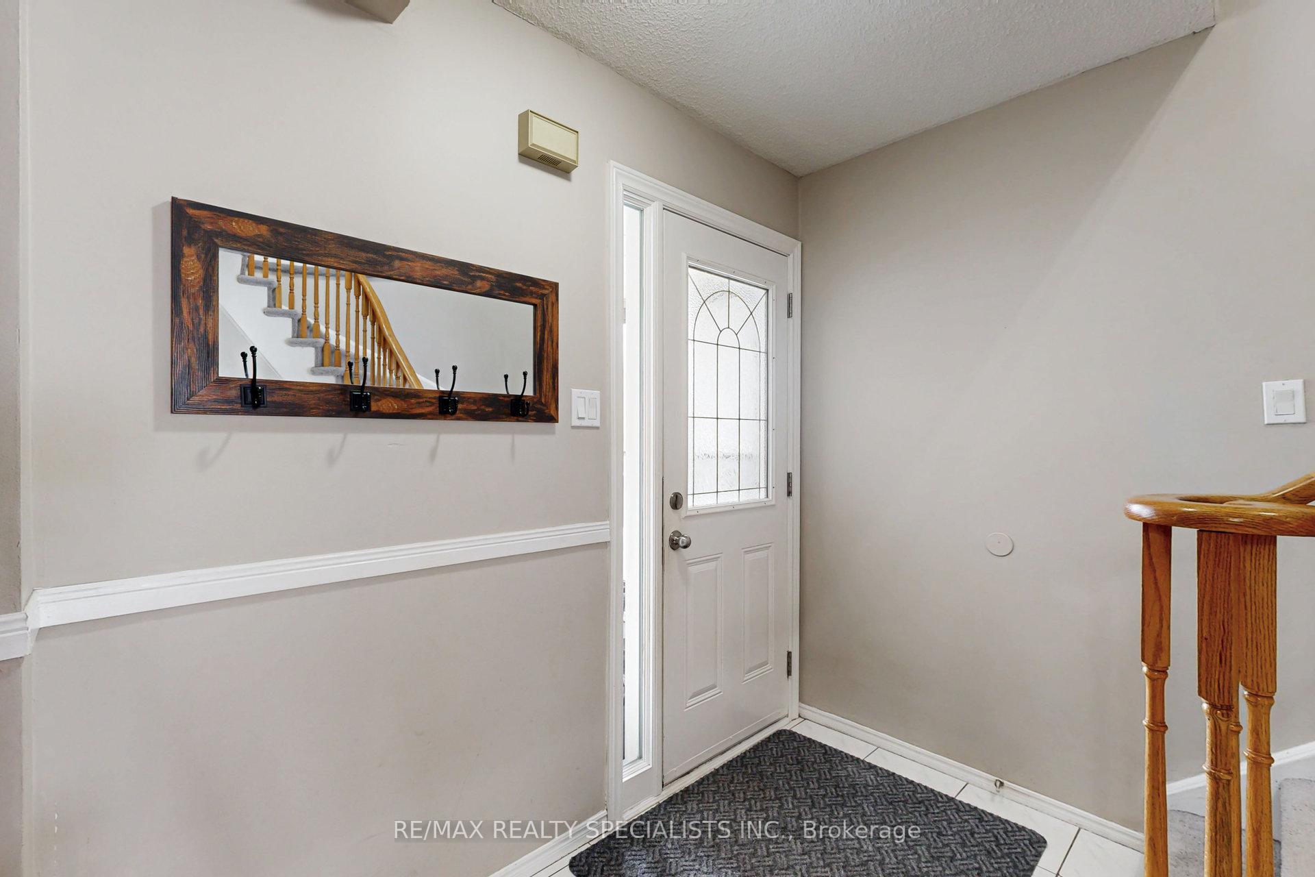 Photo 3 of 95 Sandmere Avenue, Brampton, Heart Lake West — HOMEH