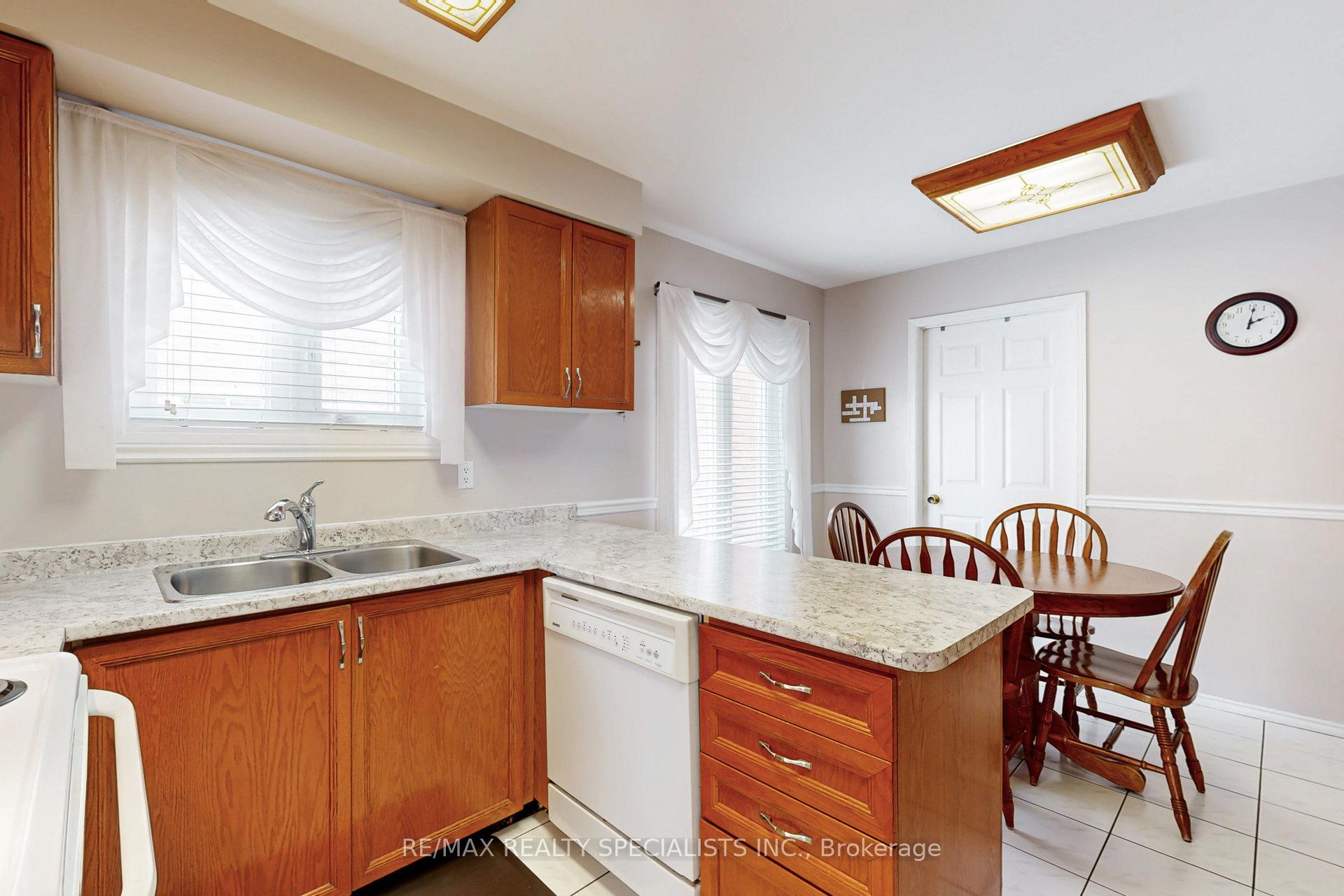 Photo 12 of 95 Sandmere Avenue, Brampton, Heart Lake West — HOMEH