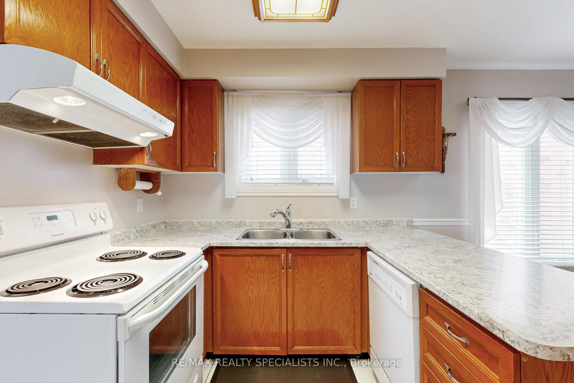 Photo 13 of 95 Sandmere Avenue, Brampton, Heart Lake West — HOMEH