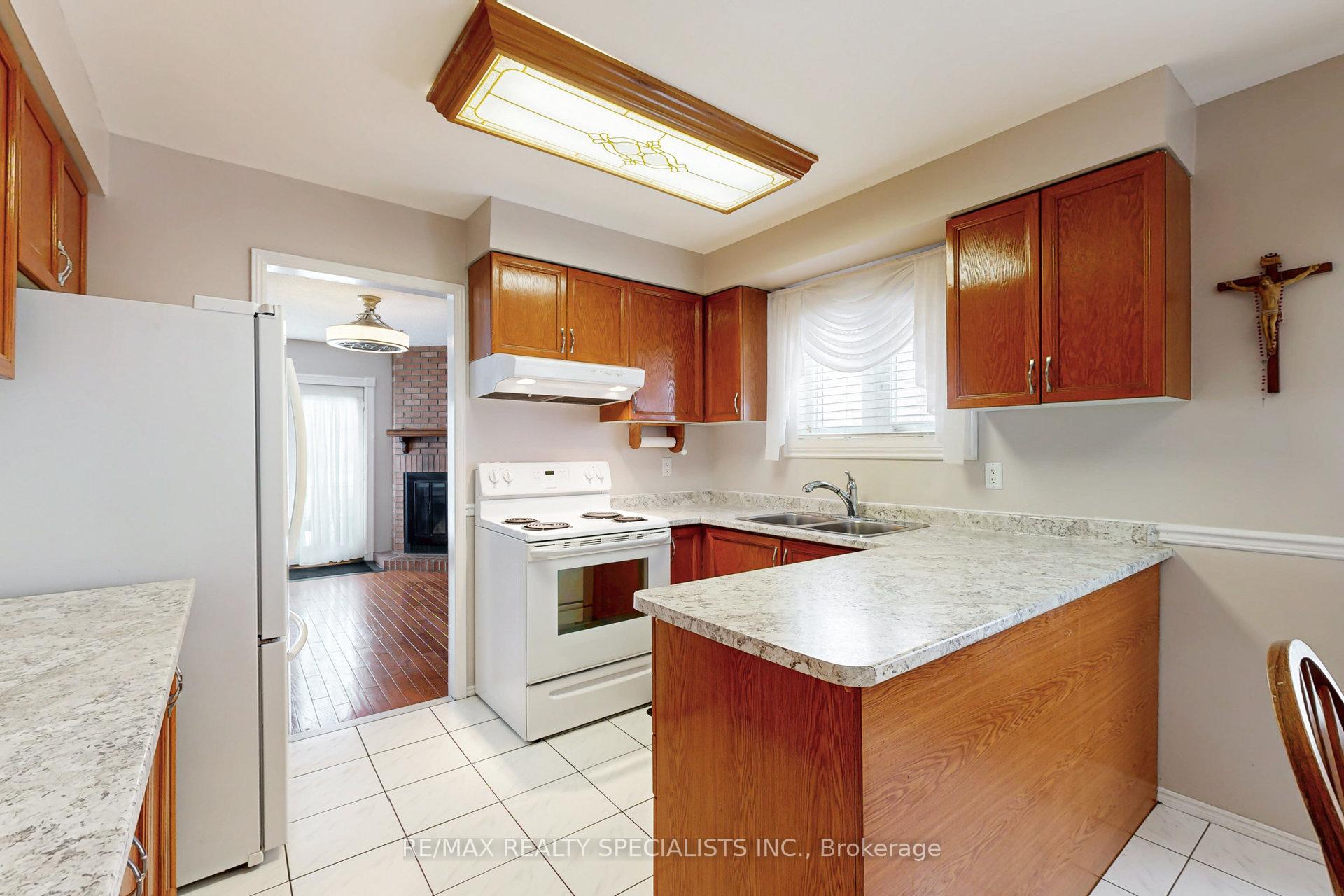 Photo 14 of 95 Sandmere Avenue, Brampton, Heart Lake West — HOMEH