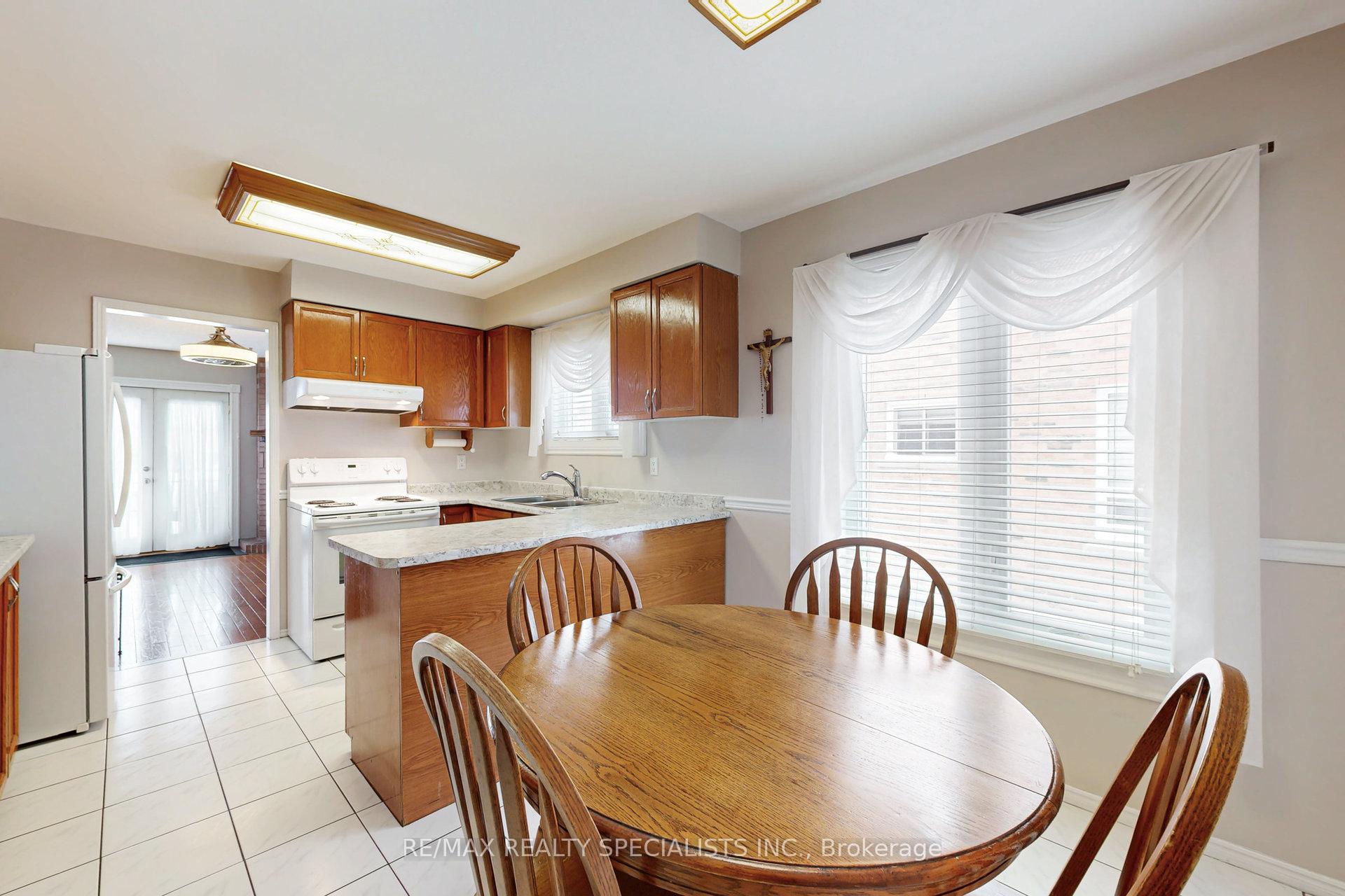 Photo 15 of 95 Sandmere Avenue, Brampton, Heart Lake West — HOMEH