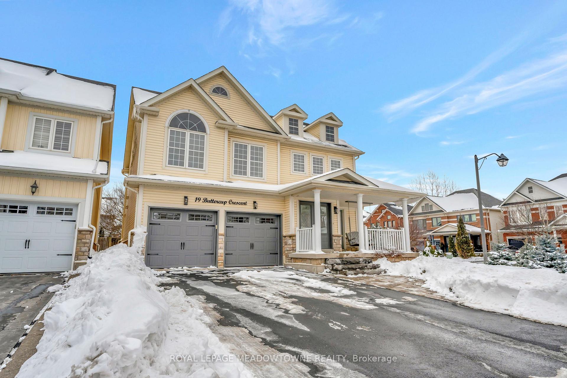 Photo 2 of 19 Buttercup Crescent, Hamilton, Waterdown — HOMEH