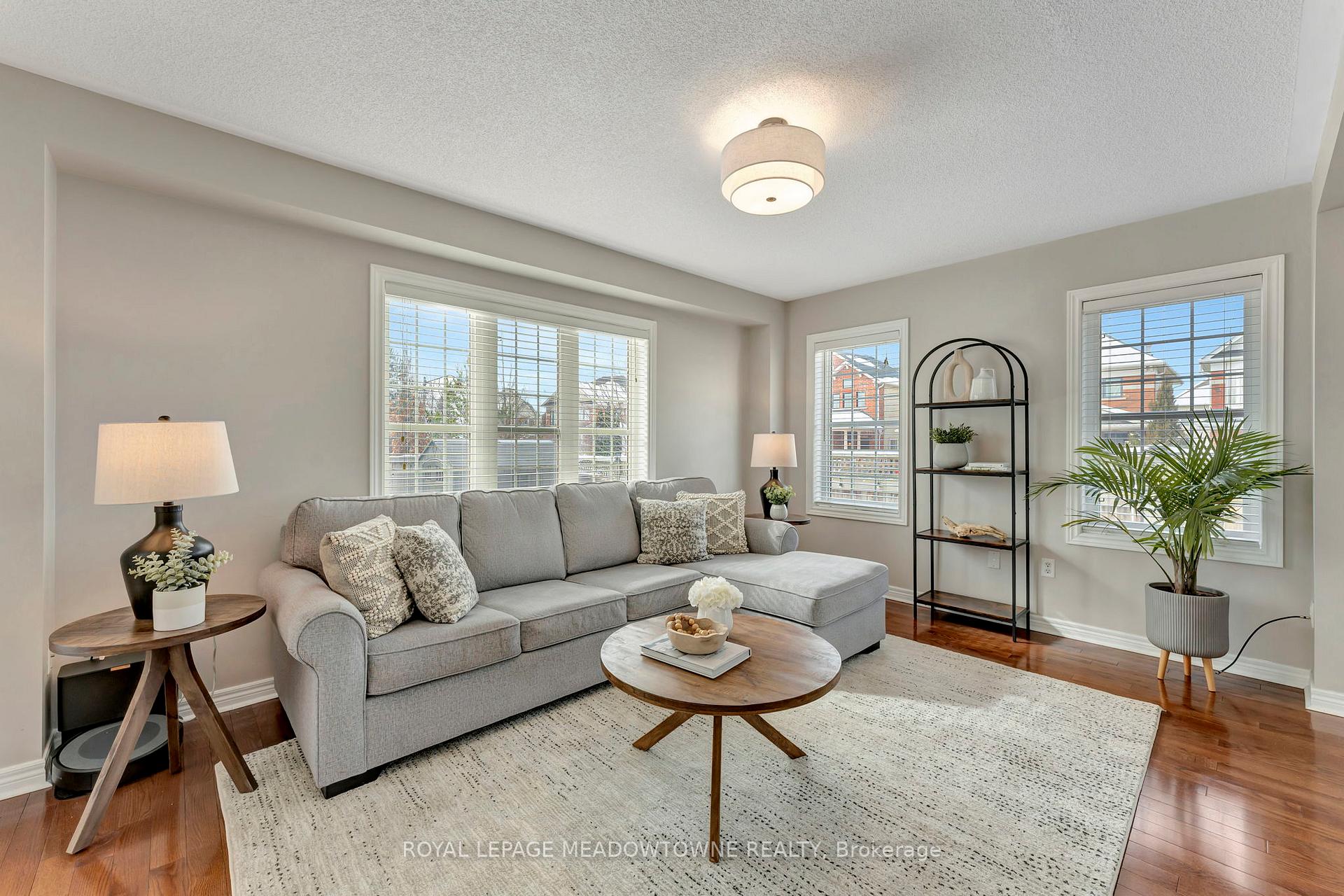 Photo 4 of 19 Buttercup Crescent, Hamilton, Waterdown — HOMEH