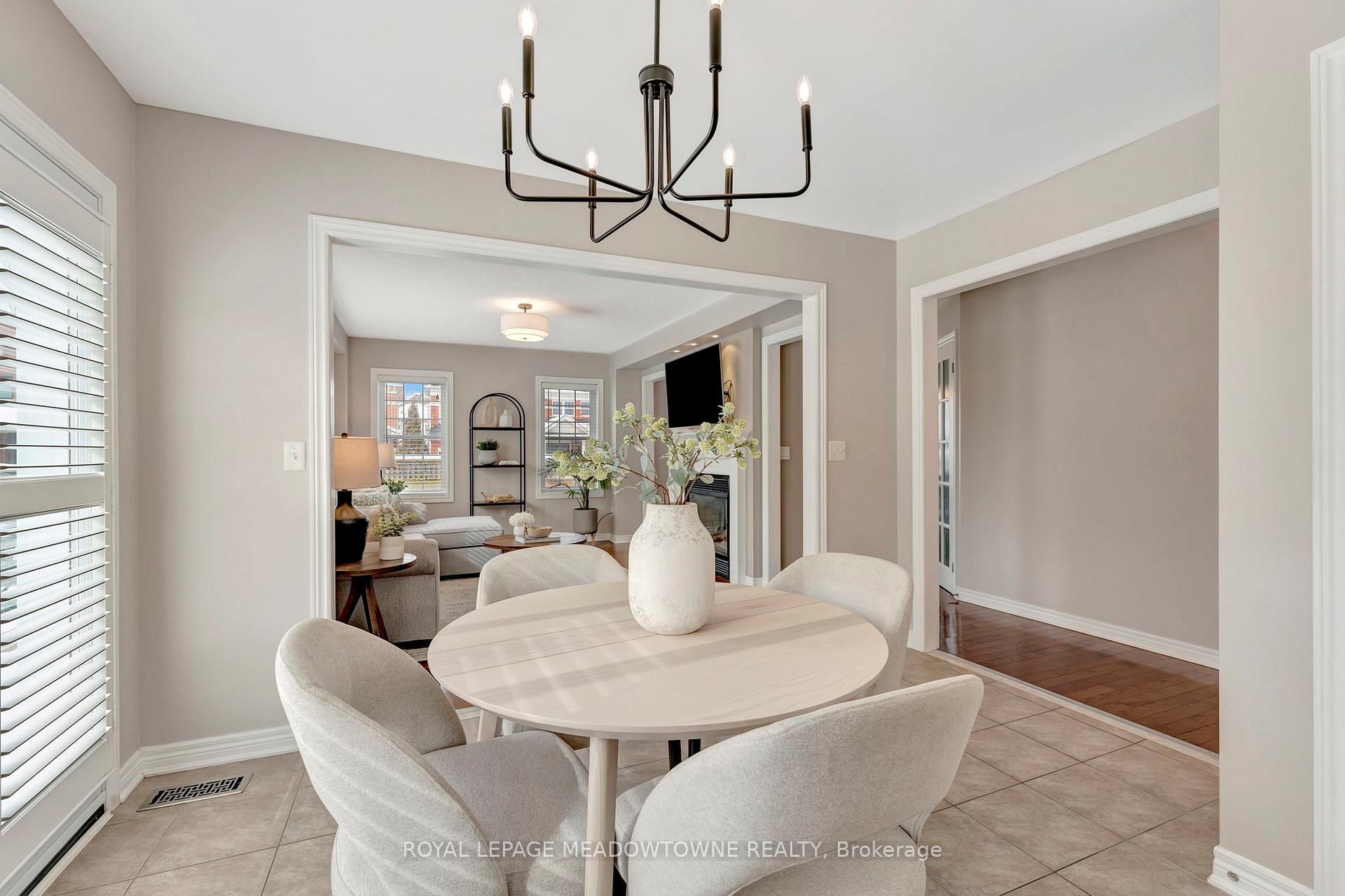 Photo 11 of 19 Buttercup Crescent, Hamilton, Waterdown — HOMEH