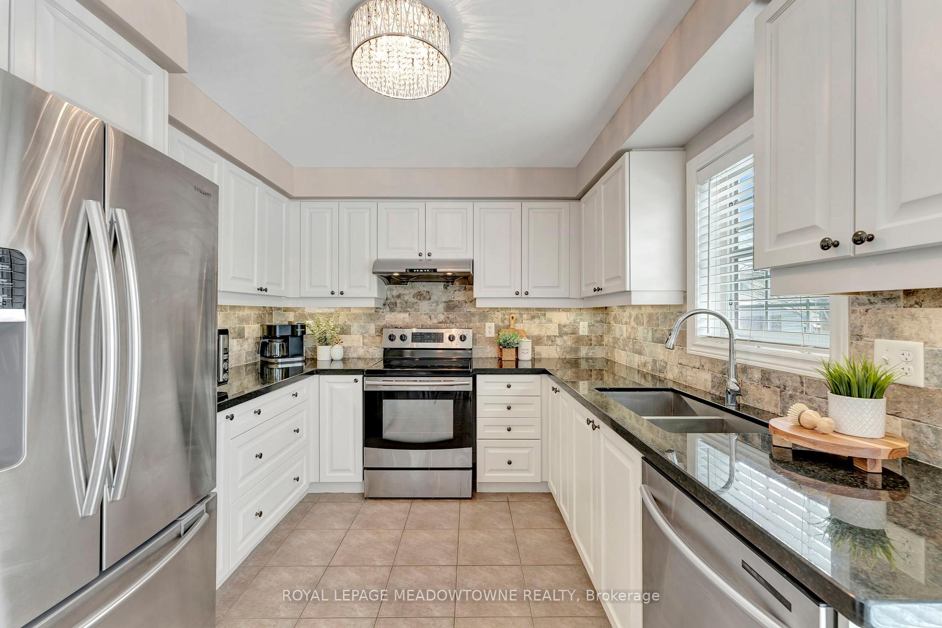 Photo 14 of 19 Buttercup Crescent, Hamilton, Waterdown — HOMEH
