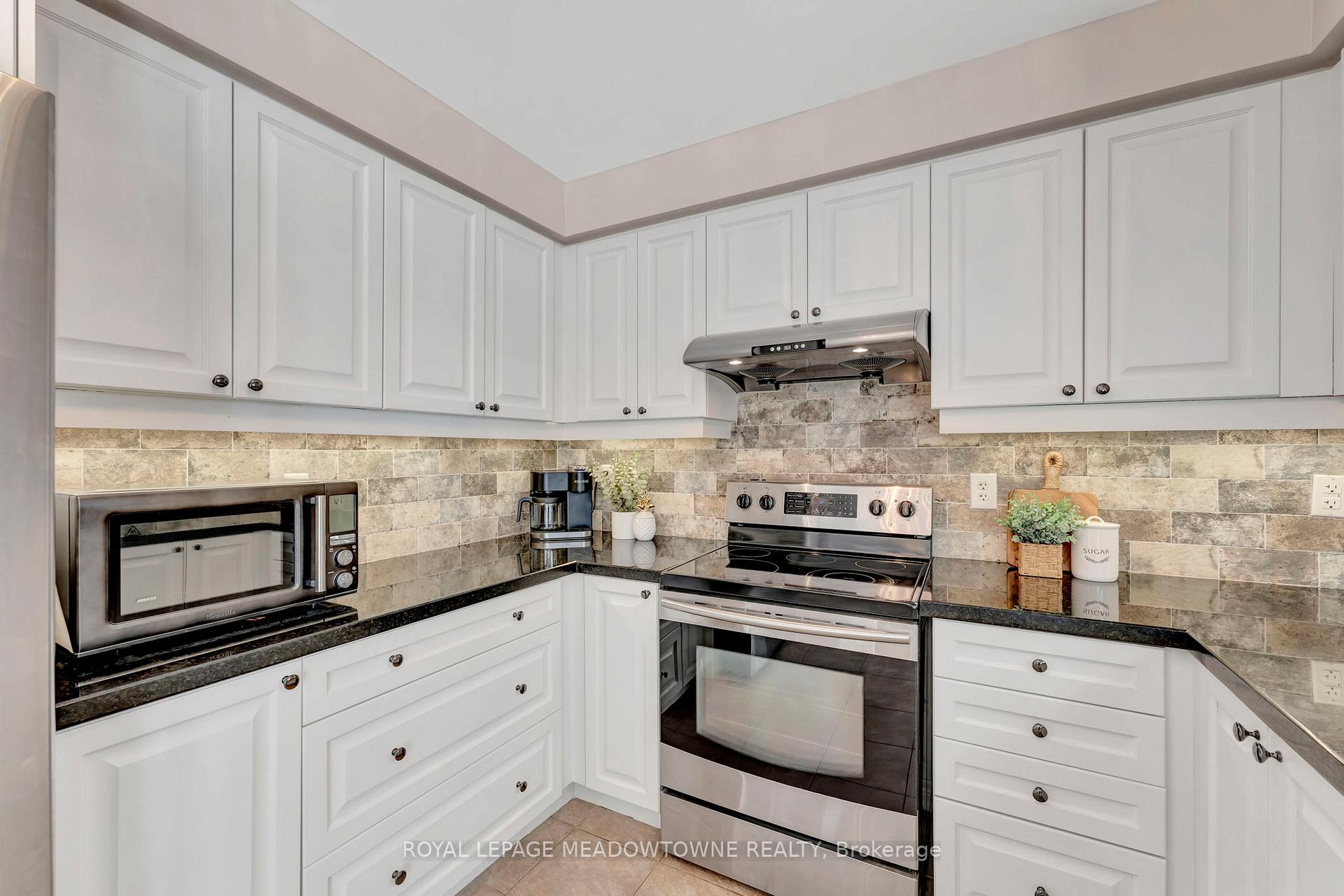 Photo 15 of 19 Buttercup Crescent, Hamilton, Waterdown — HOMEH