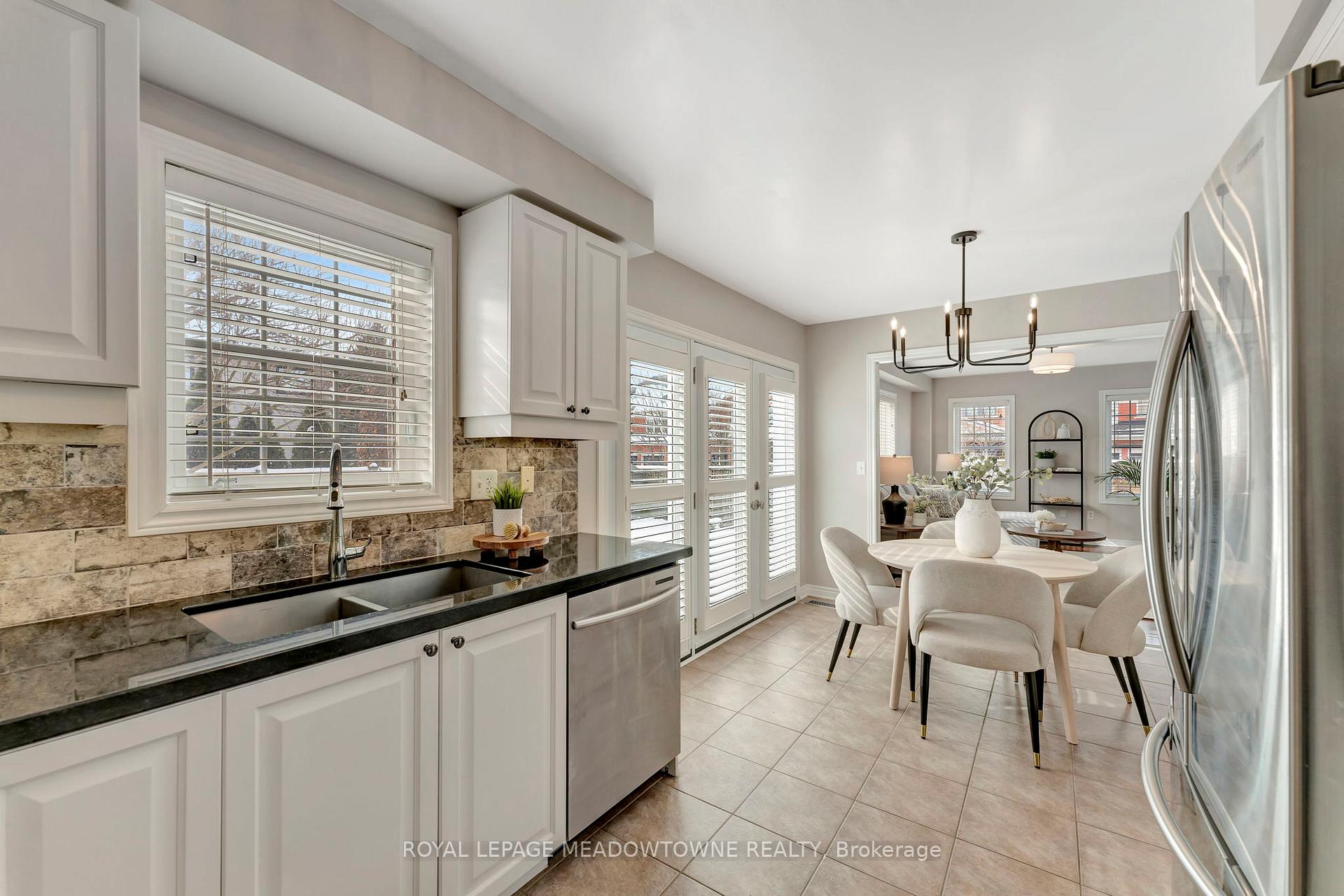 Photo 16 of 19 Buttercup Crescent, Hamilton, Waterdown — HOMEH