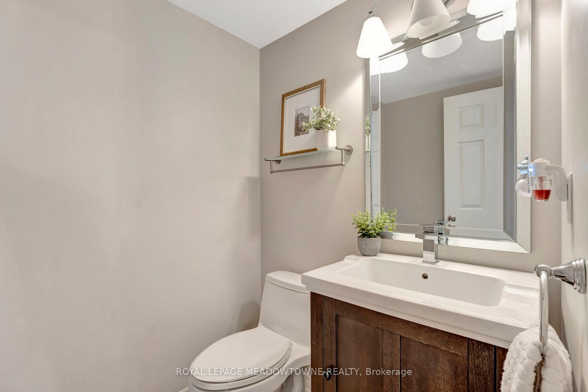 Photo 20 of 19 Buttercup Crescent, Hamilton, Waterdown — HOMEH