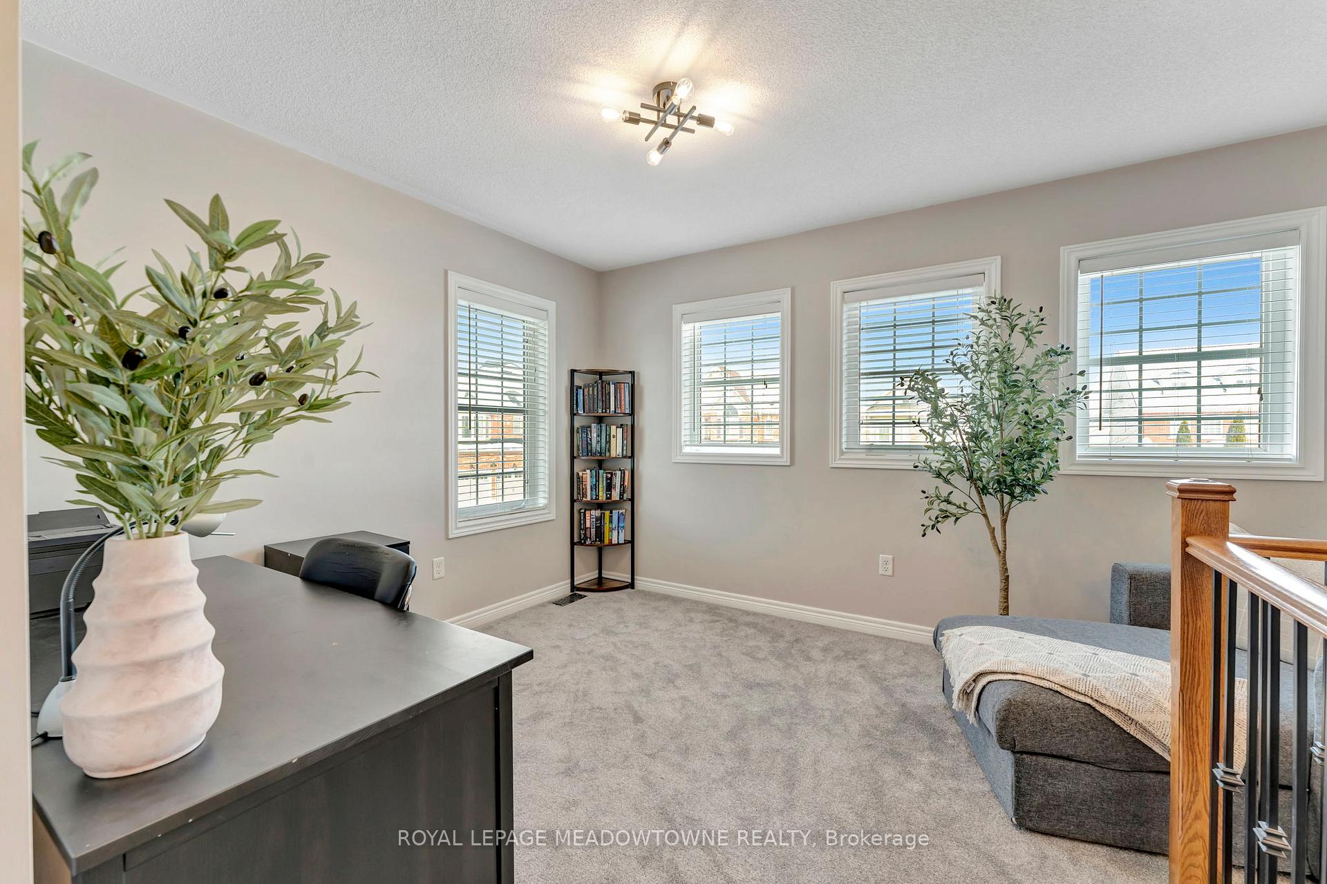 Photo 21 of 19 Buttercup Crescent, Hamilton, Waterdown — HOMEH