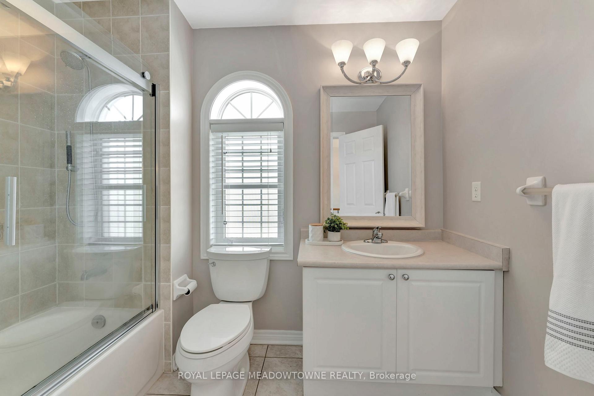 Photo 32 of 19 Buttercup Crescent, Hamilton, Waterdown — HOMEH