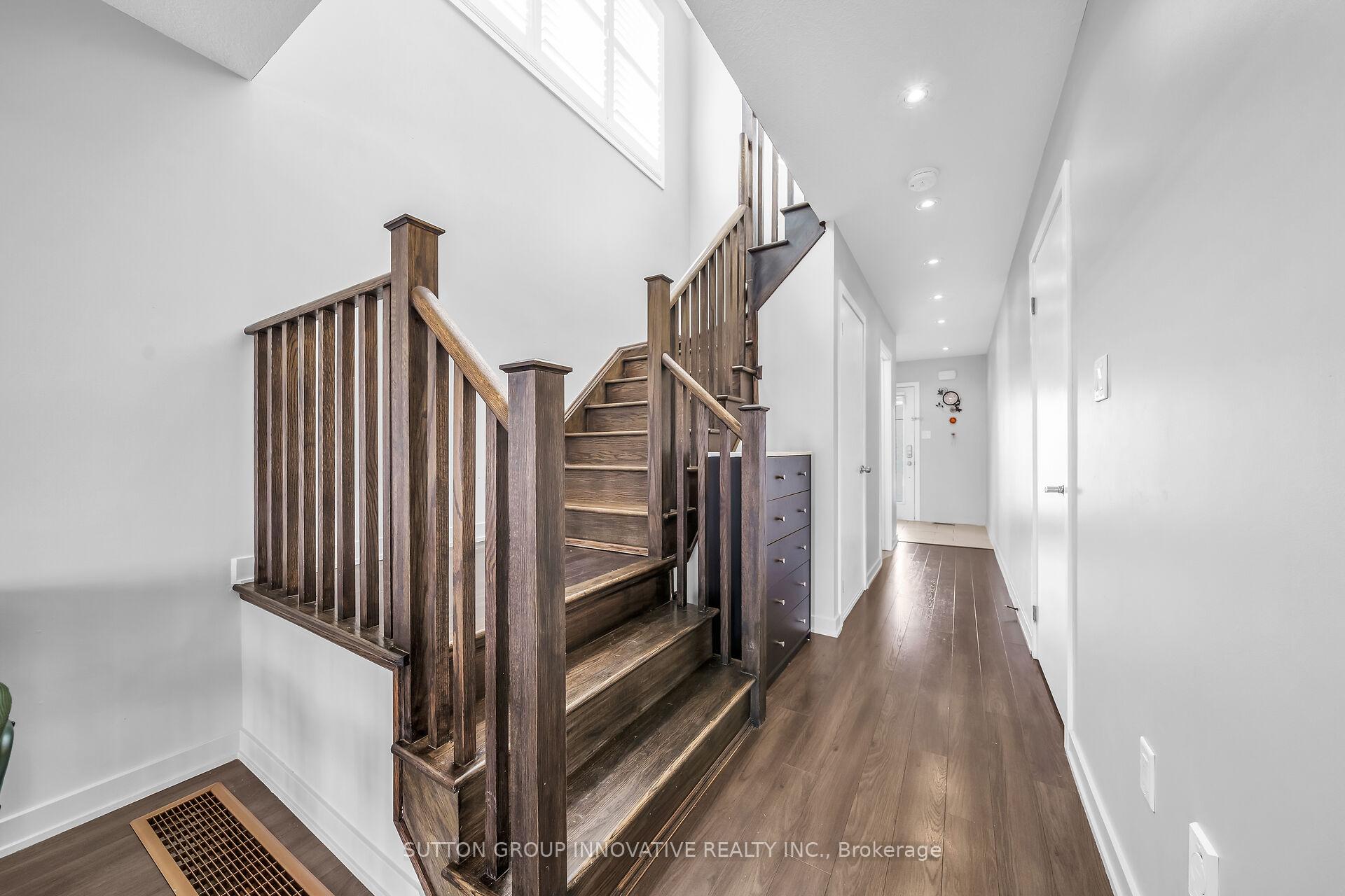 Photo 7 of 142 Crafter Crescent, Hamilton, Stoney Creek Mountain — HOMEH