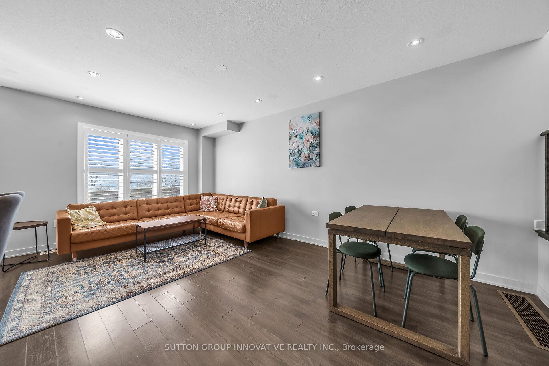 Photo 8 of 142 Crafter Crescent, Hamilton, Stoney Creek Mountain — HOMEH