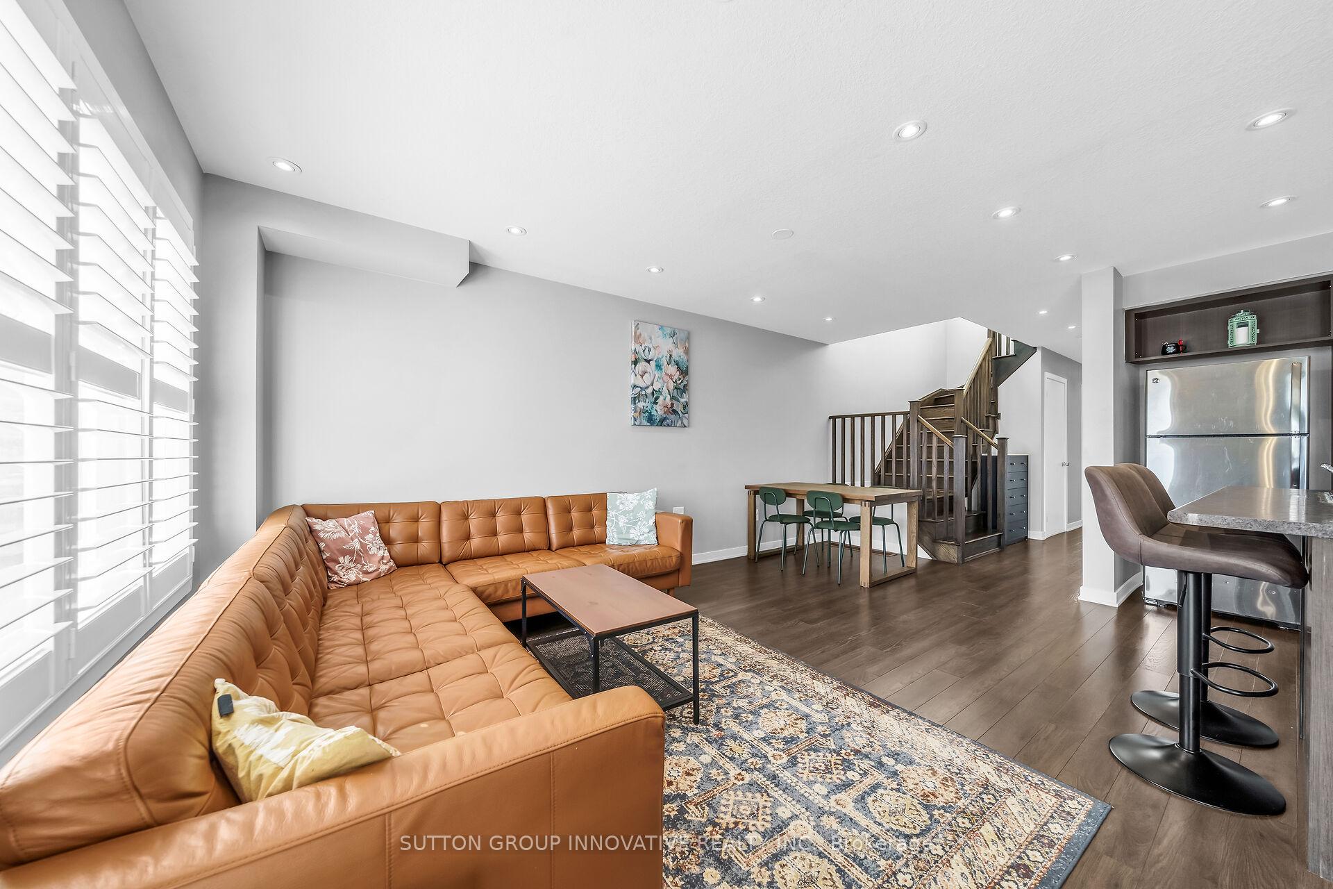 Photo 12 of 142 Crafter Crescent, Hamilton, Stoney Creek Mountain — HOMEH