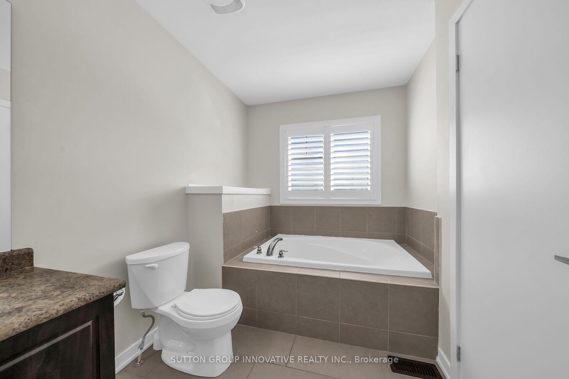 Photo 27 of 142 Crafter Crescent, Hamilton, Stoney Creek Mountain — HOMEH
