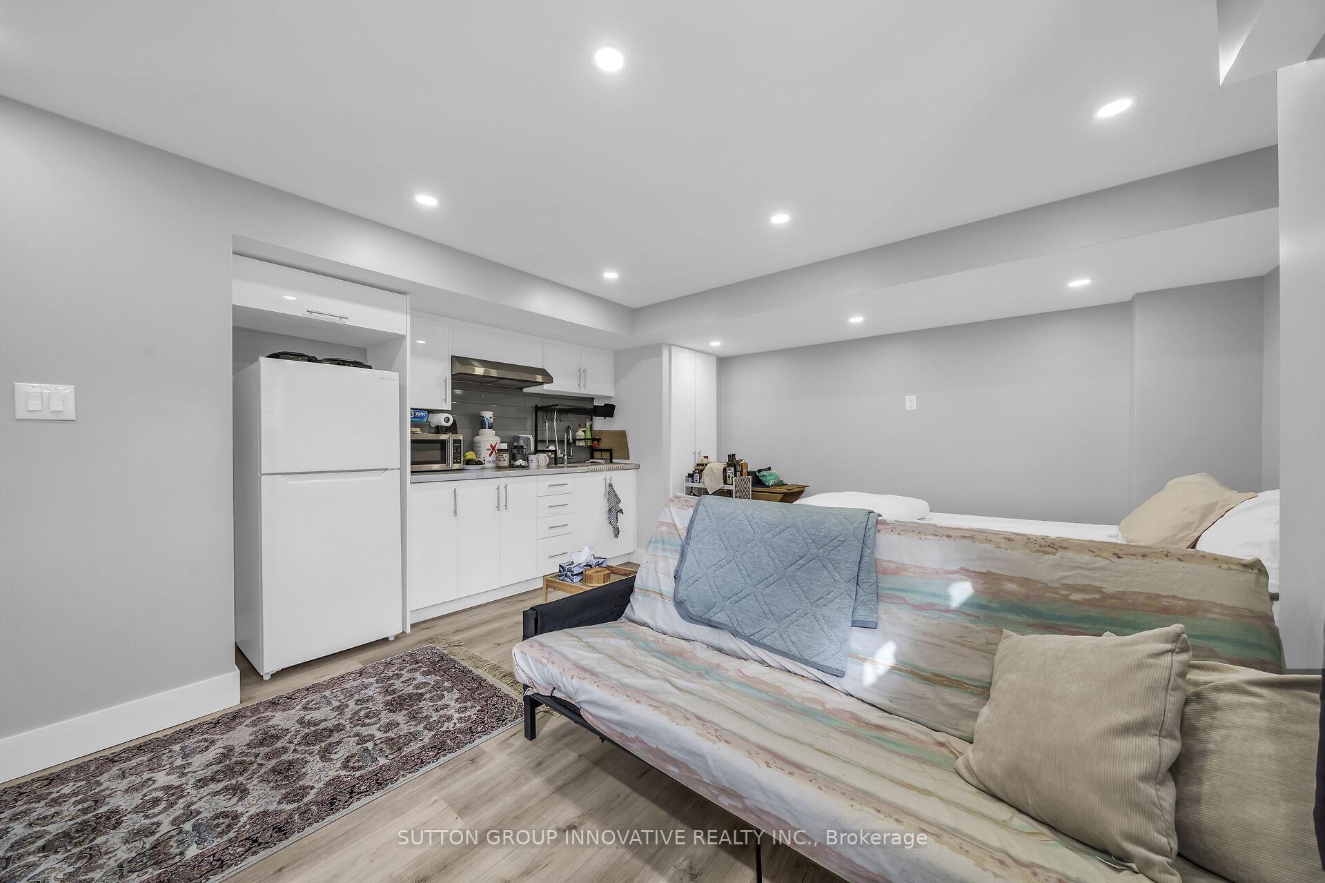 Photo 33 of 142 Crafter Crescent, Hamilton, Stoney Creek Mountain — HOMEH