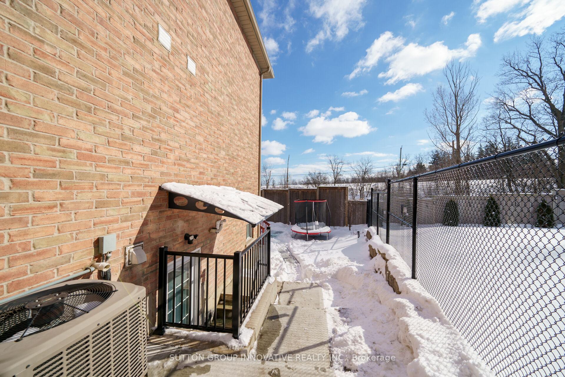 Photo 38 of 142 Crafter Crescent, Hamilton, Stoney Creek Mountain — HOMEH