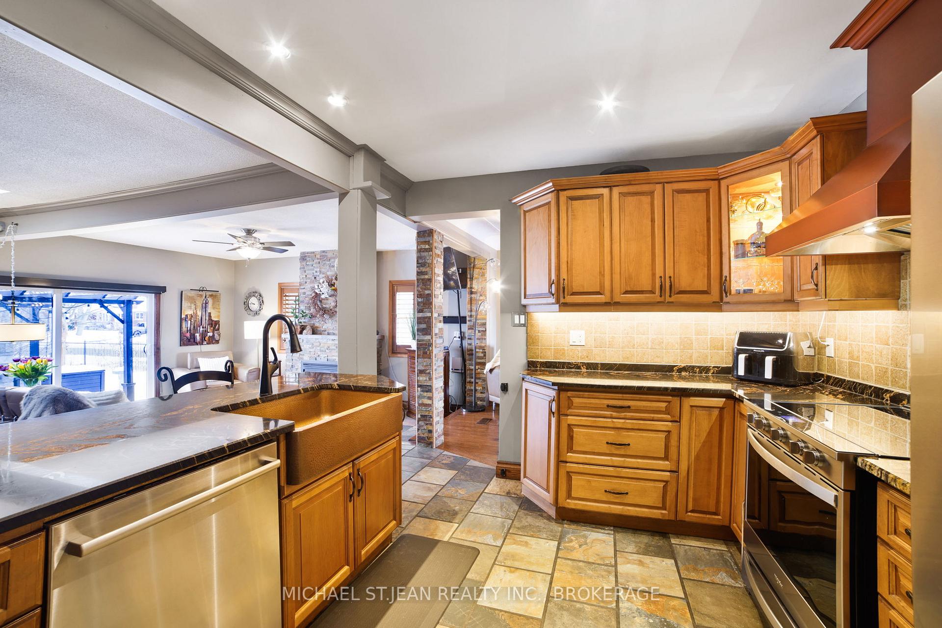 Photo 15 of 8494 20 Road E, Hamilton, Rural Glanbrook — HOMEH