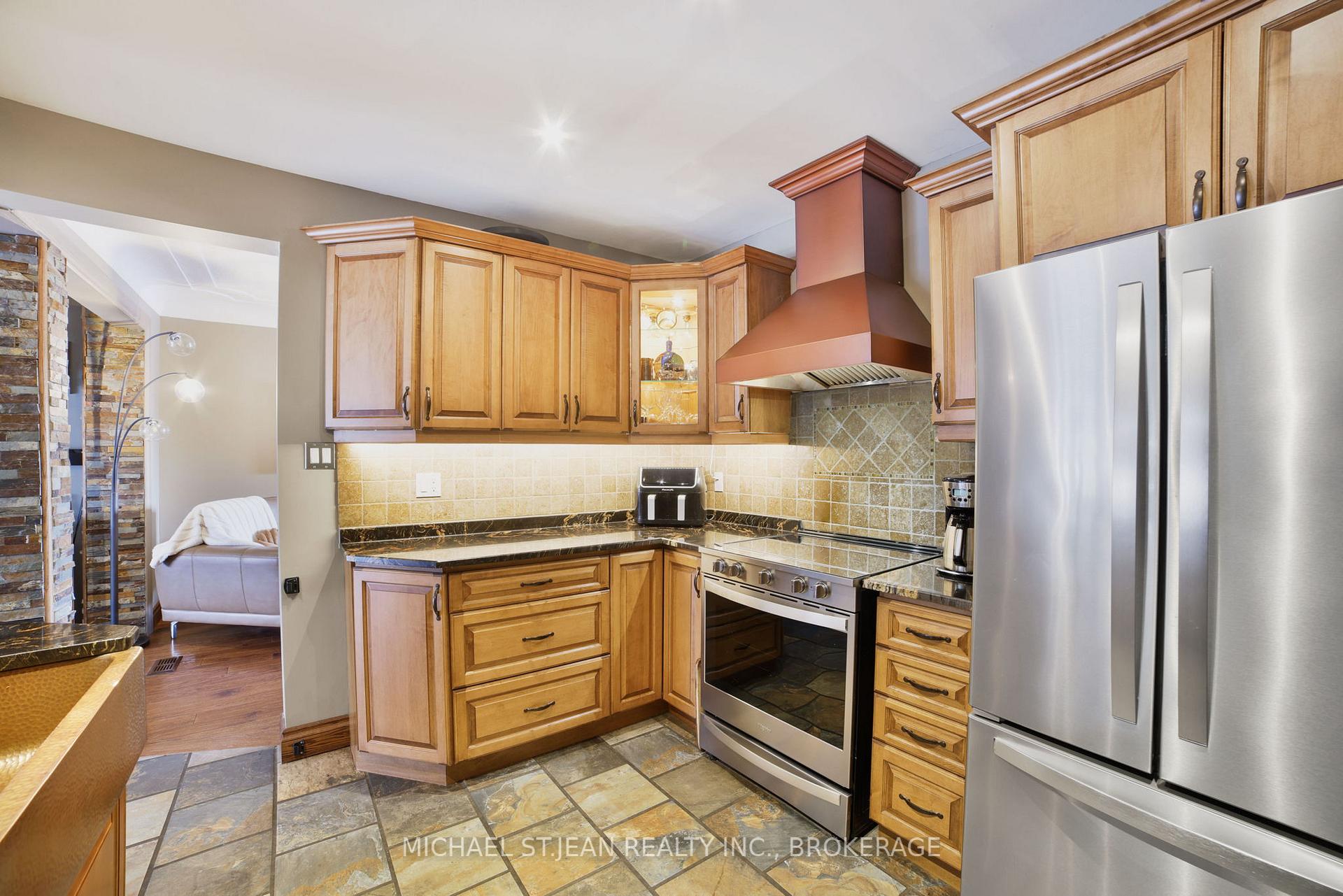 Photo 16 of 8494 20 Road E, Hamilton, Rural Glanbrook — HOMEH