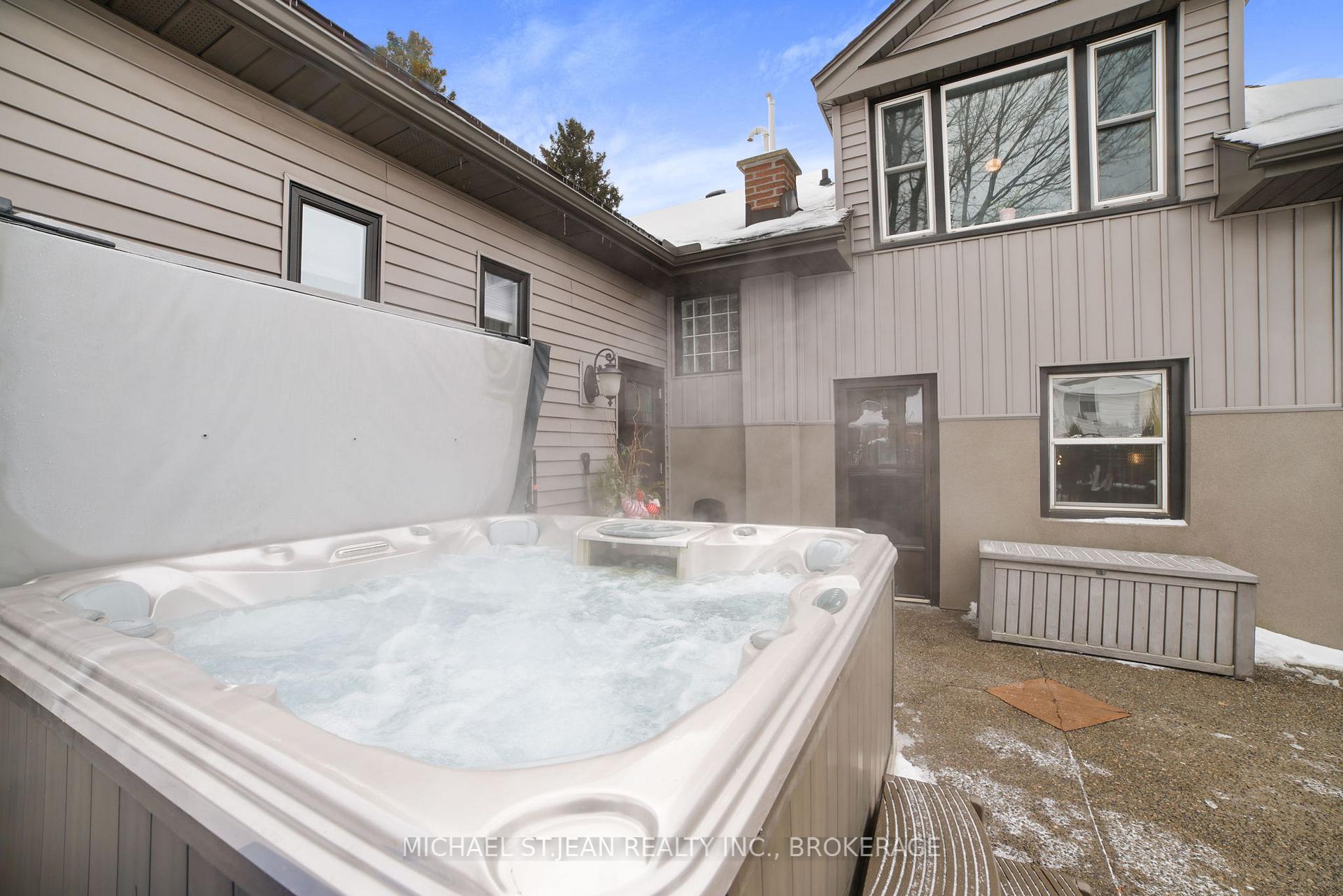 Photo 75 of 8494 20 Road E, Hamilton, Rural Glanbrook — HOMEH