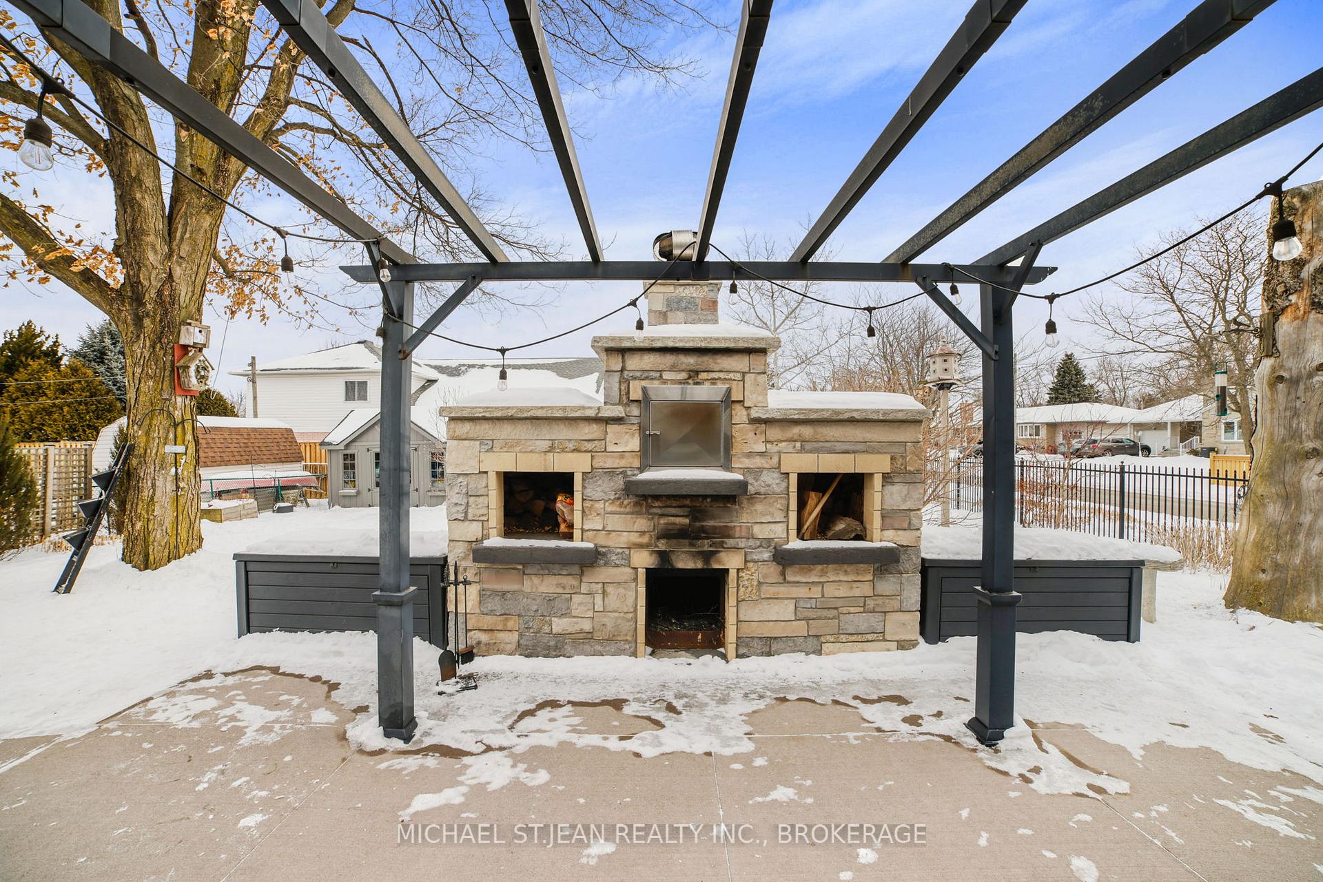Photo 78 of 8494 20 Road E, Hamilton, Rural Glanbrook — HOMEH