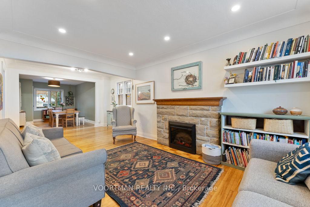 Photo 3 of 174 Huxley Avenue S, Hamilton, Delta — HOMEH