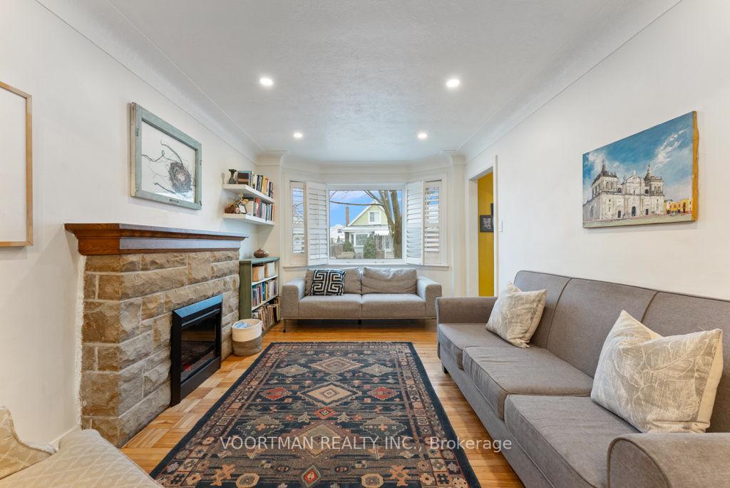 Photo 4 of 174 Huxley Avenue S, Hamilton, Delta — HOMEH