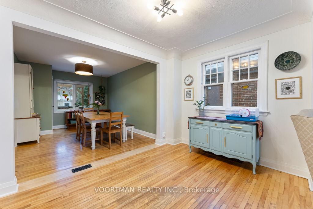 Photo 5 of 174 Huxley Avenue S, Hamilton, Delta — HOMEH